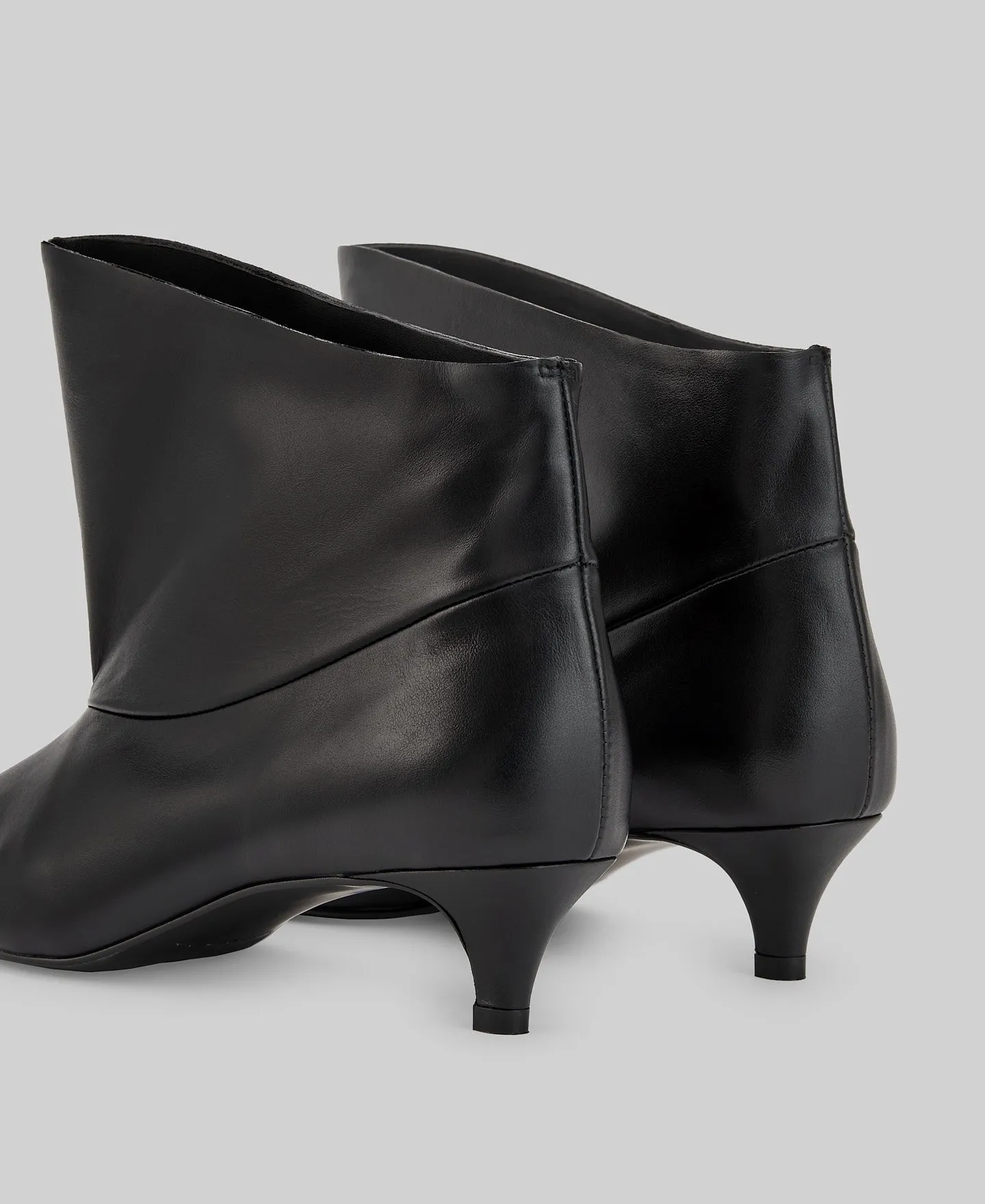 Asymmetric leather ankle boots woman
