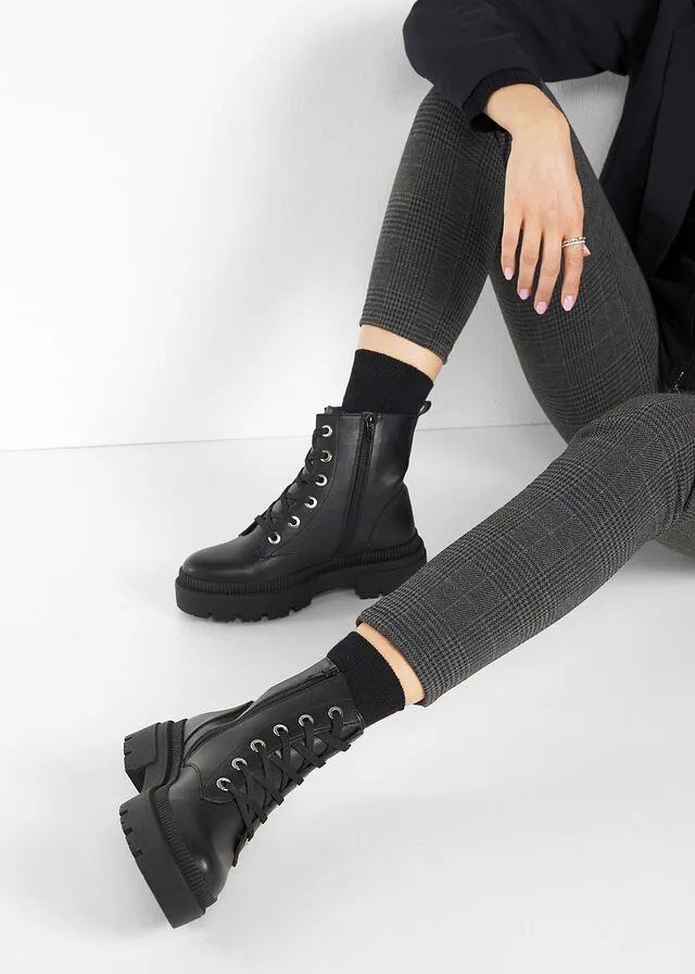 Bota con cordones Negro