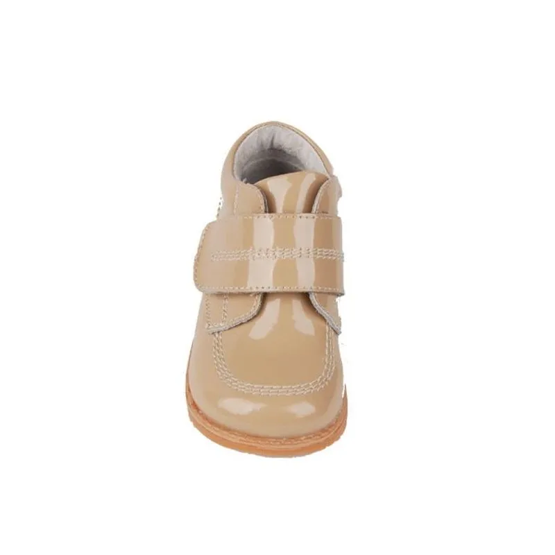 Botas tipo kikcers con charol