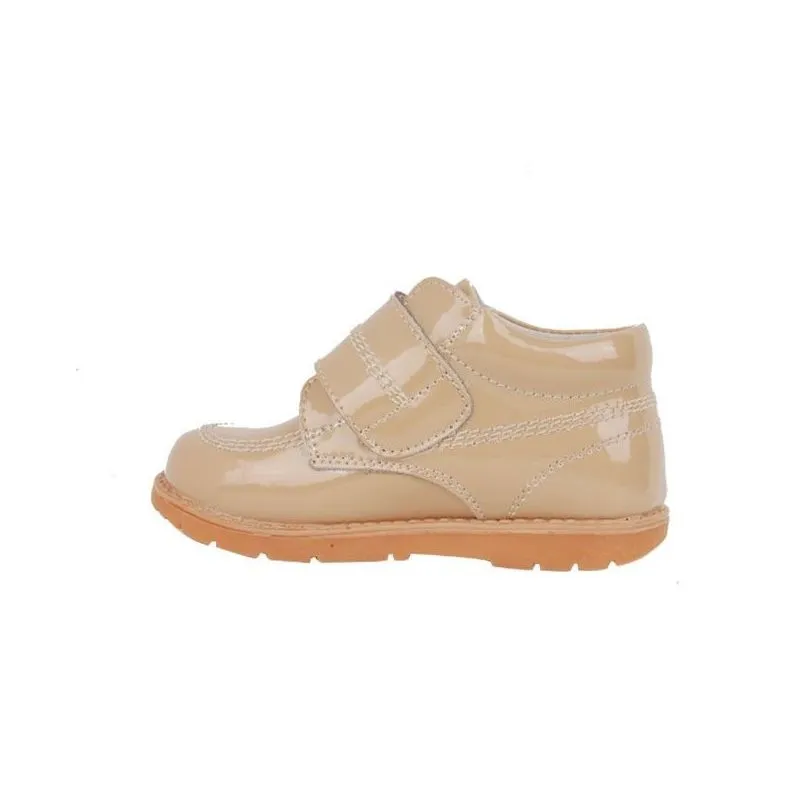 Botas tipo kikcers con charol