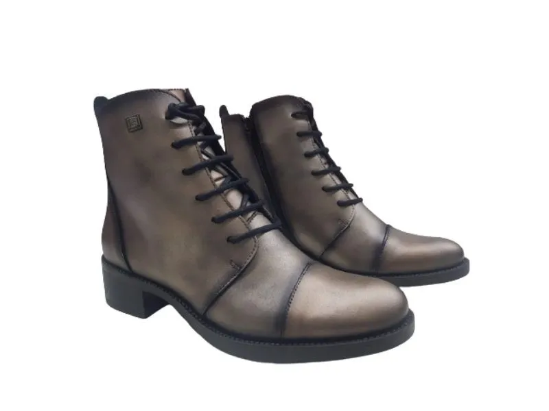 BOTIN DE PIEL CON CORDONES AMAZONA JOSÉ SAENZ EN COLOR BRONCE 2180MU