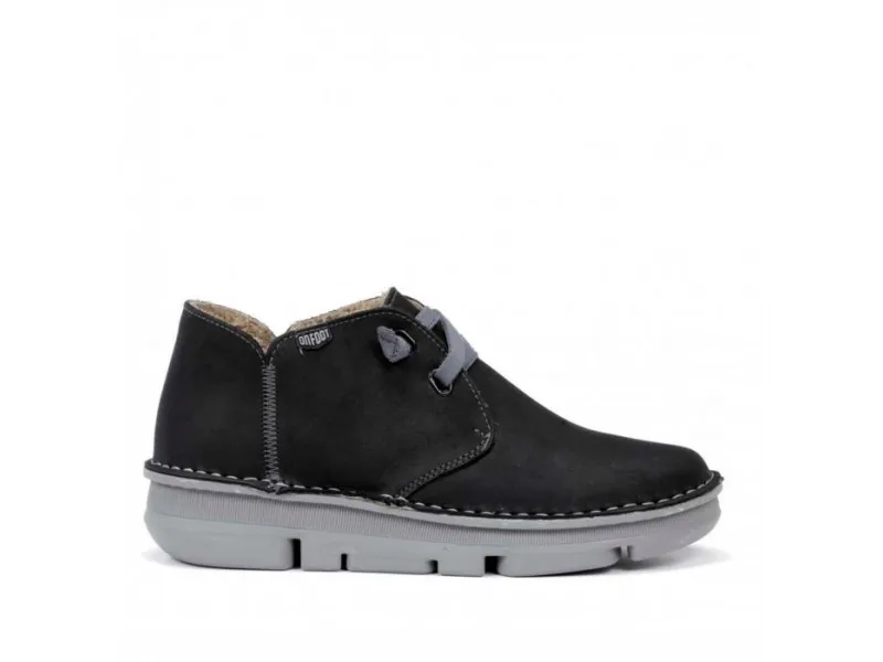 BOTÍN PLANO DE PIEL CON CORDONES ELÁSTICOS 29000 ON FOOT EN COLOR NEGRO O TAUPE