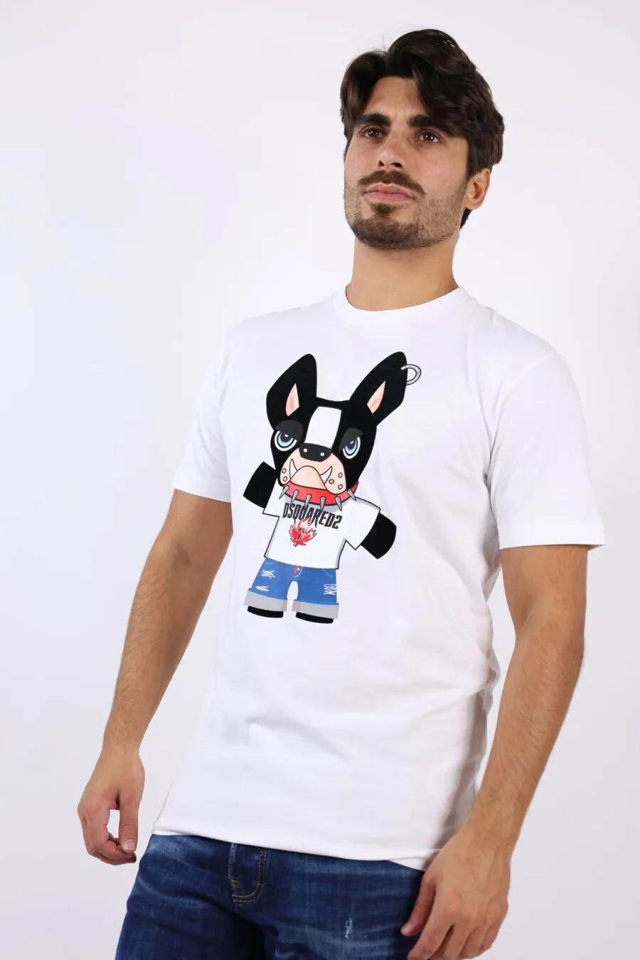 Camiseta blanca con maxilogo perro 