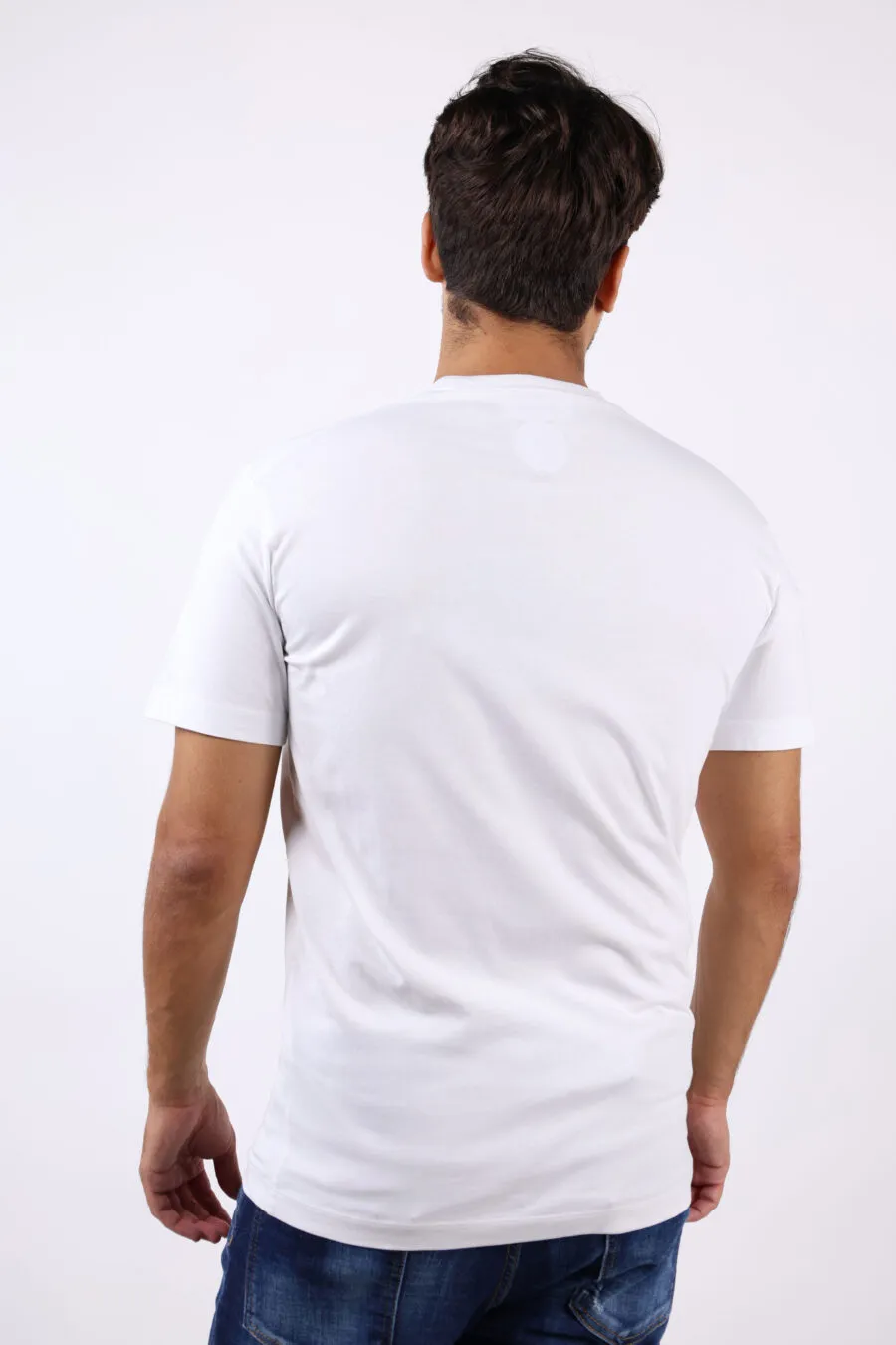 Camiseta blanca con maxilogo perro 