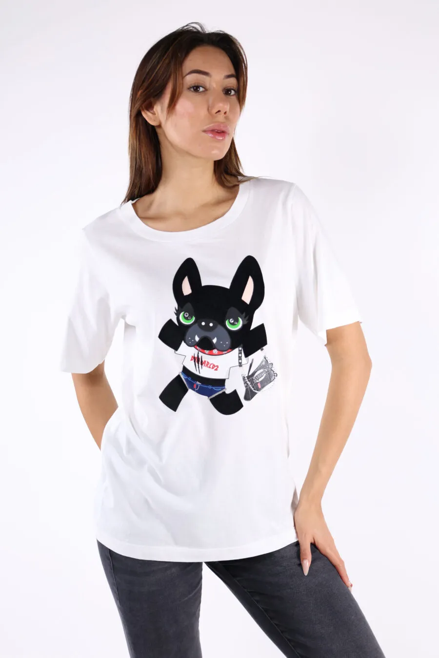 Camiseta blanca con maxilogo perro