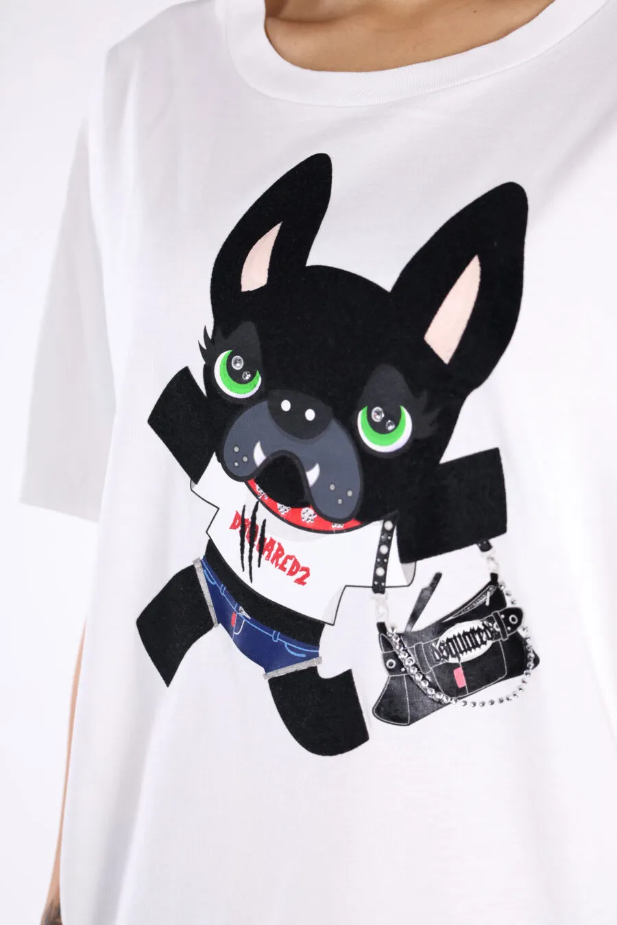 Camiseta blanca con maxilogo perro