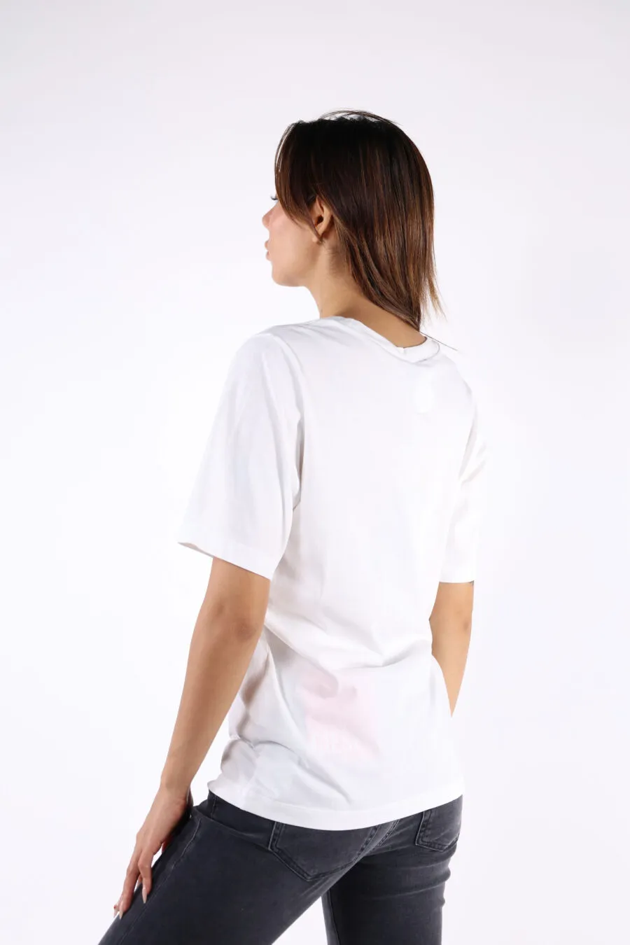 Camiseta blanca con maxilogo perro