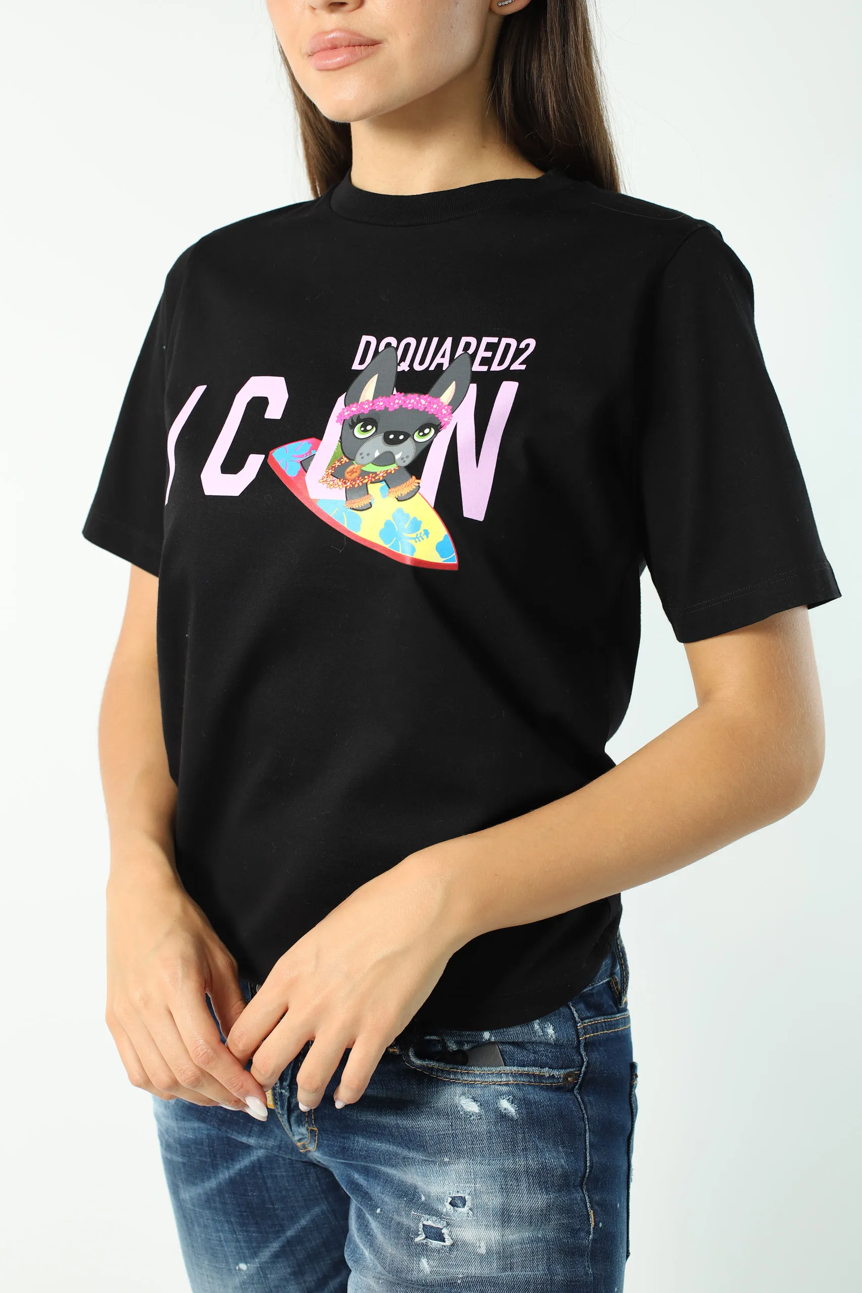 Camiseta negra con logo 