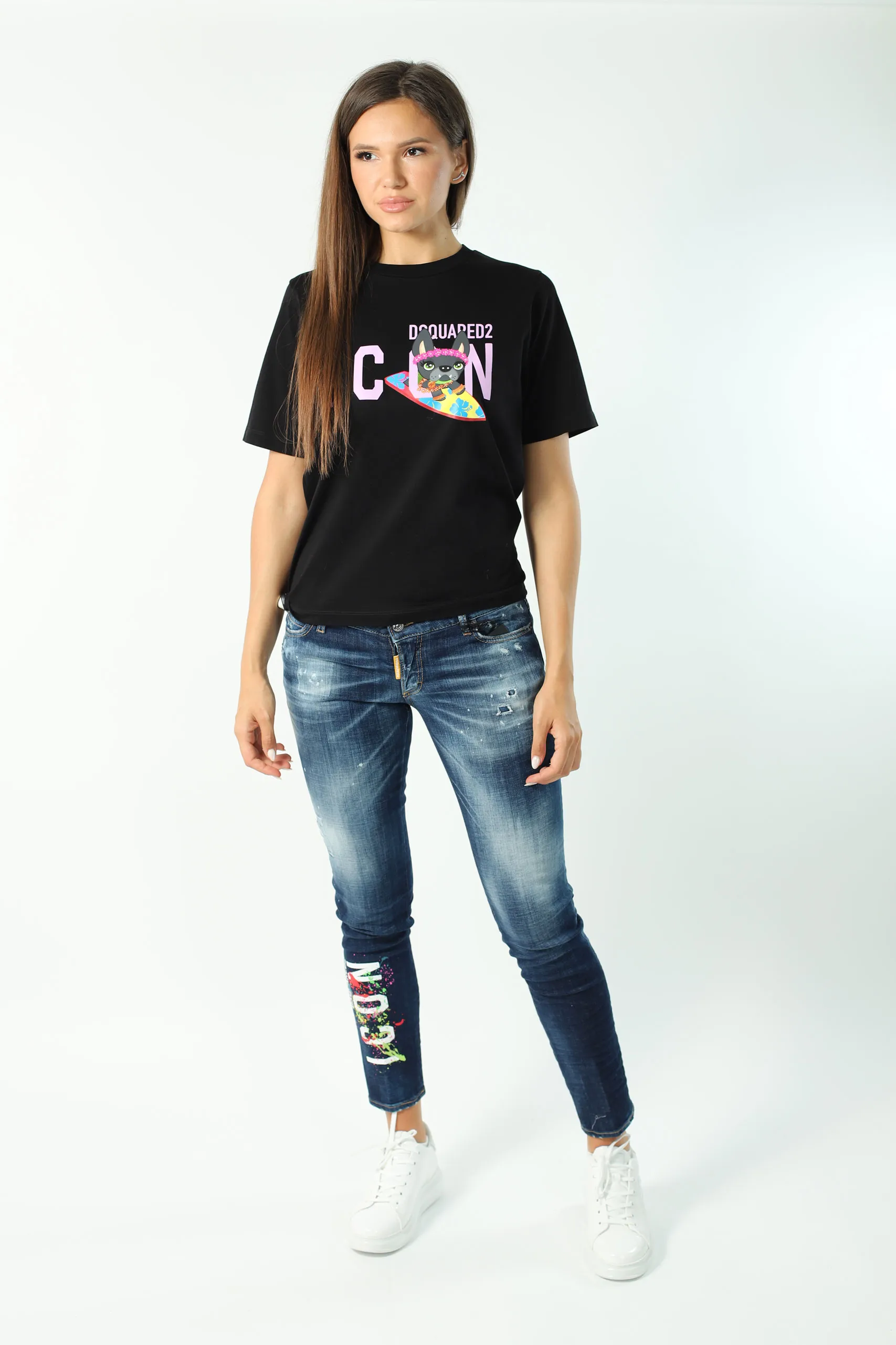 Camiseta negra con logo 