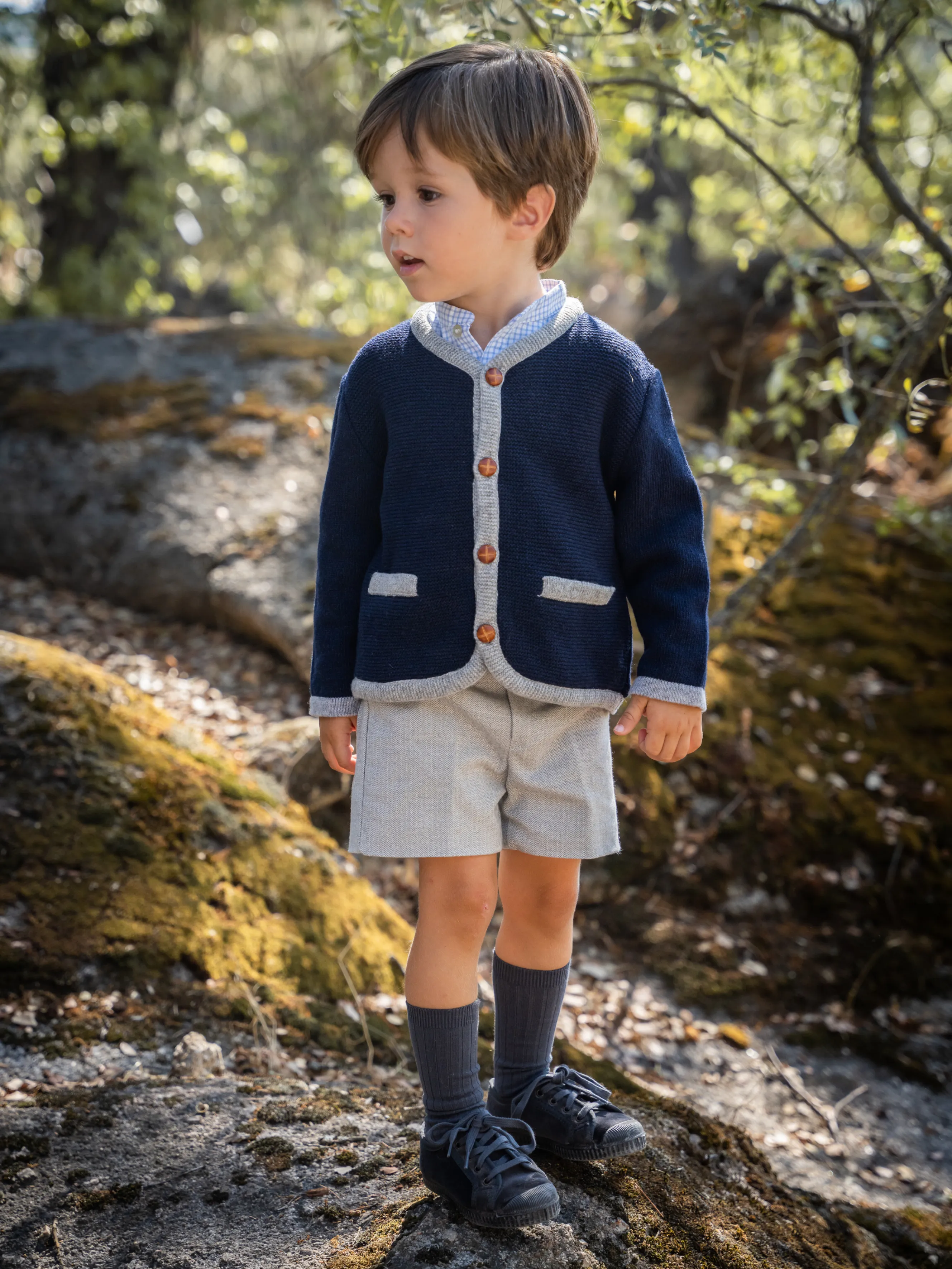 Chaqueta azul ribete gris