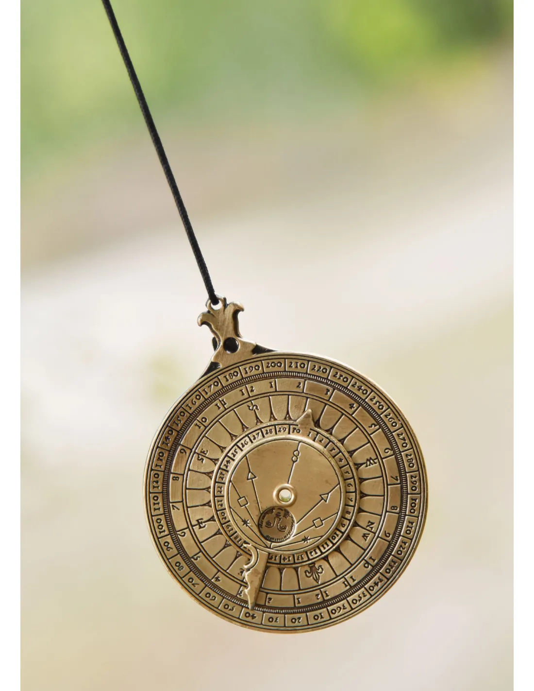 Colgante con Reloj de las estrellas y las mareas