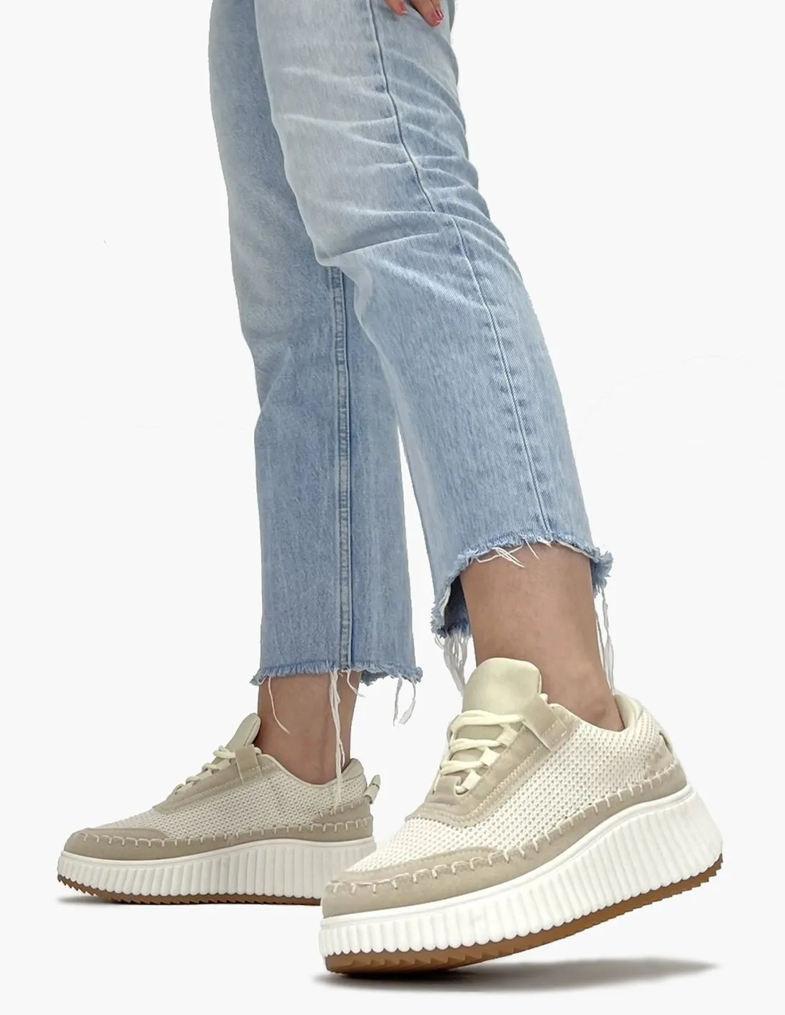 Deportiva diseño beige