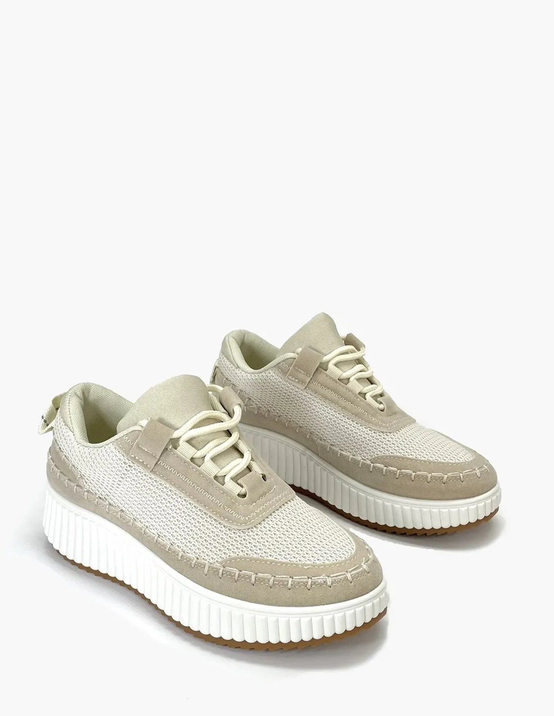 Deportiva diseño beige