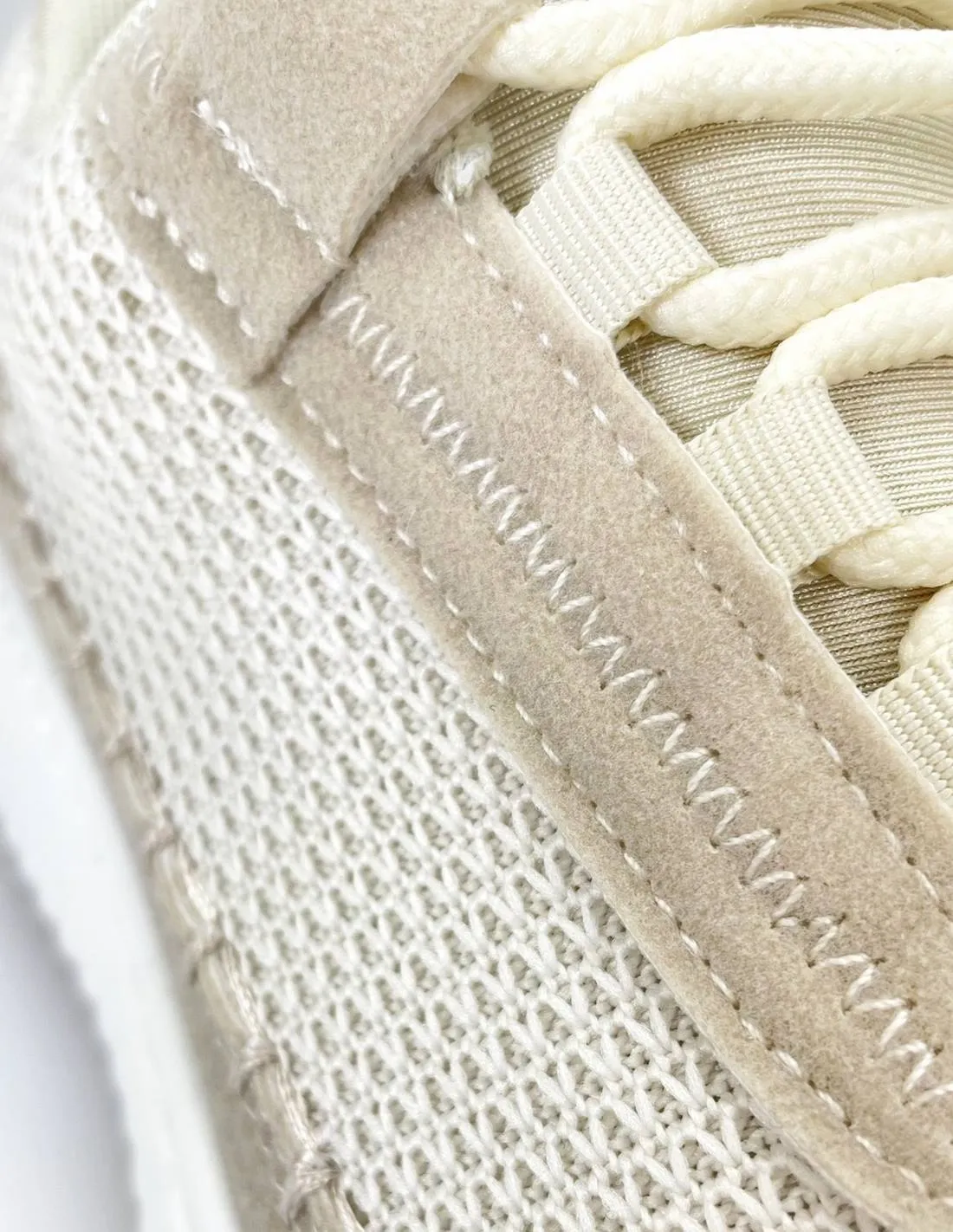 Deportiva diseño beige