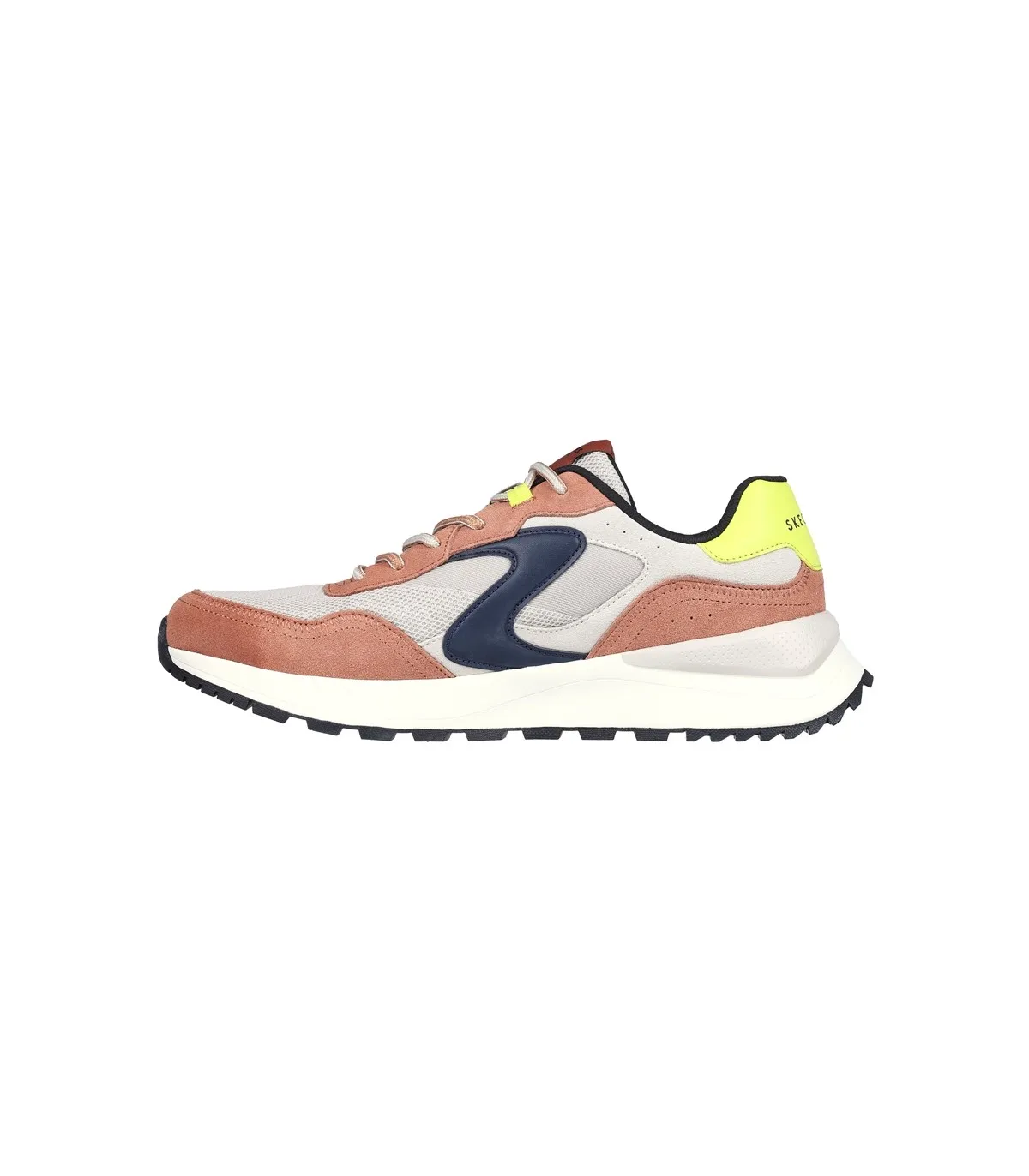 Deportivo combinado con cordones.