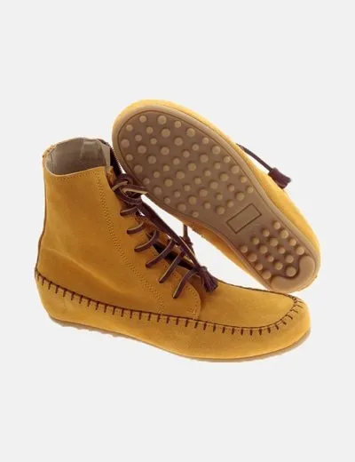 Diverkids Bota amarilla cordones