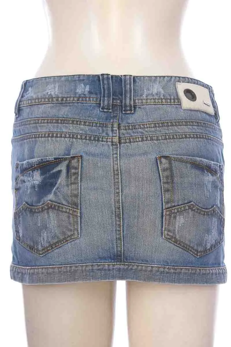 FALDA COLOR AZUL  CHEVIGNON