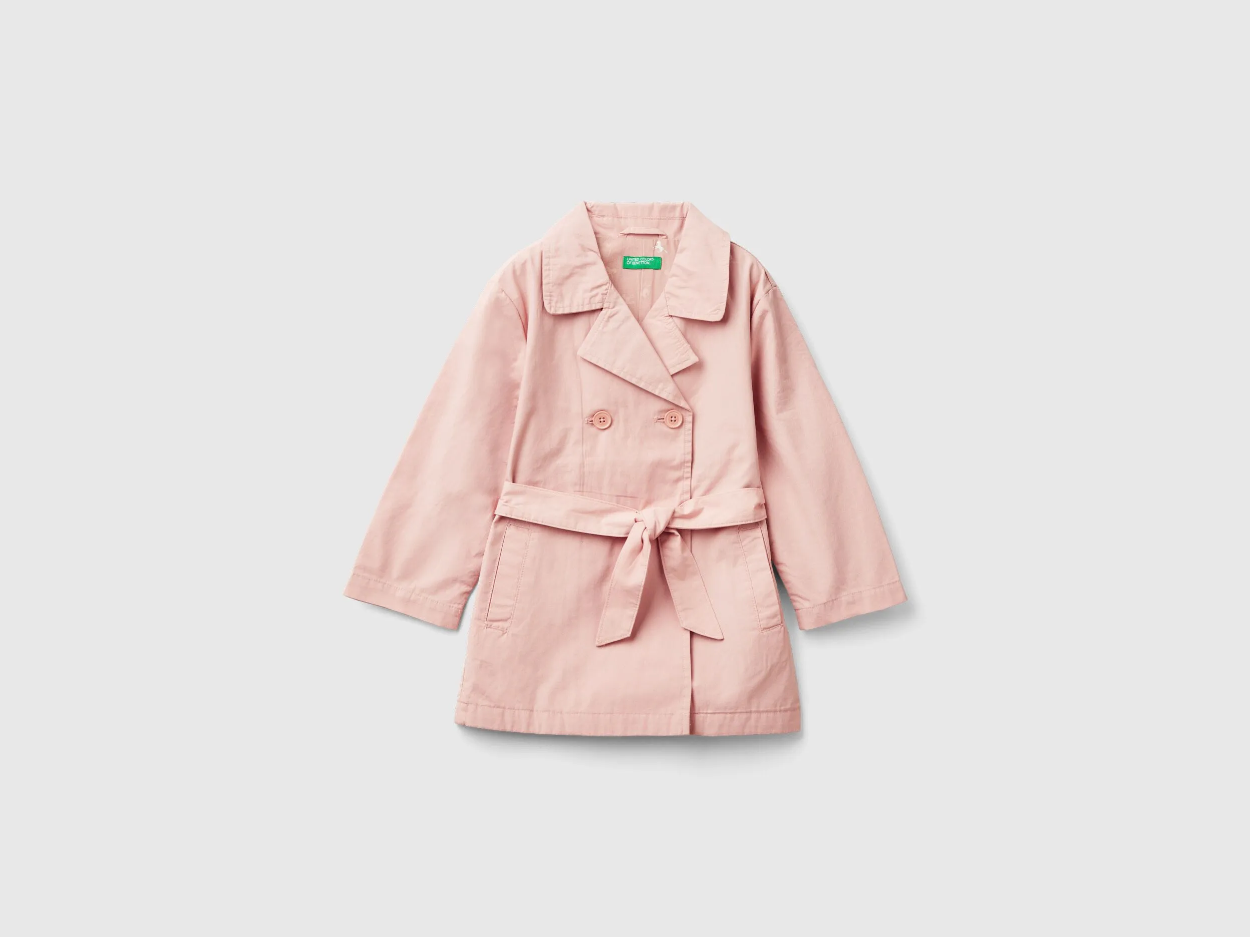 Gabardina con botonadura doble