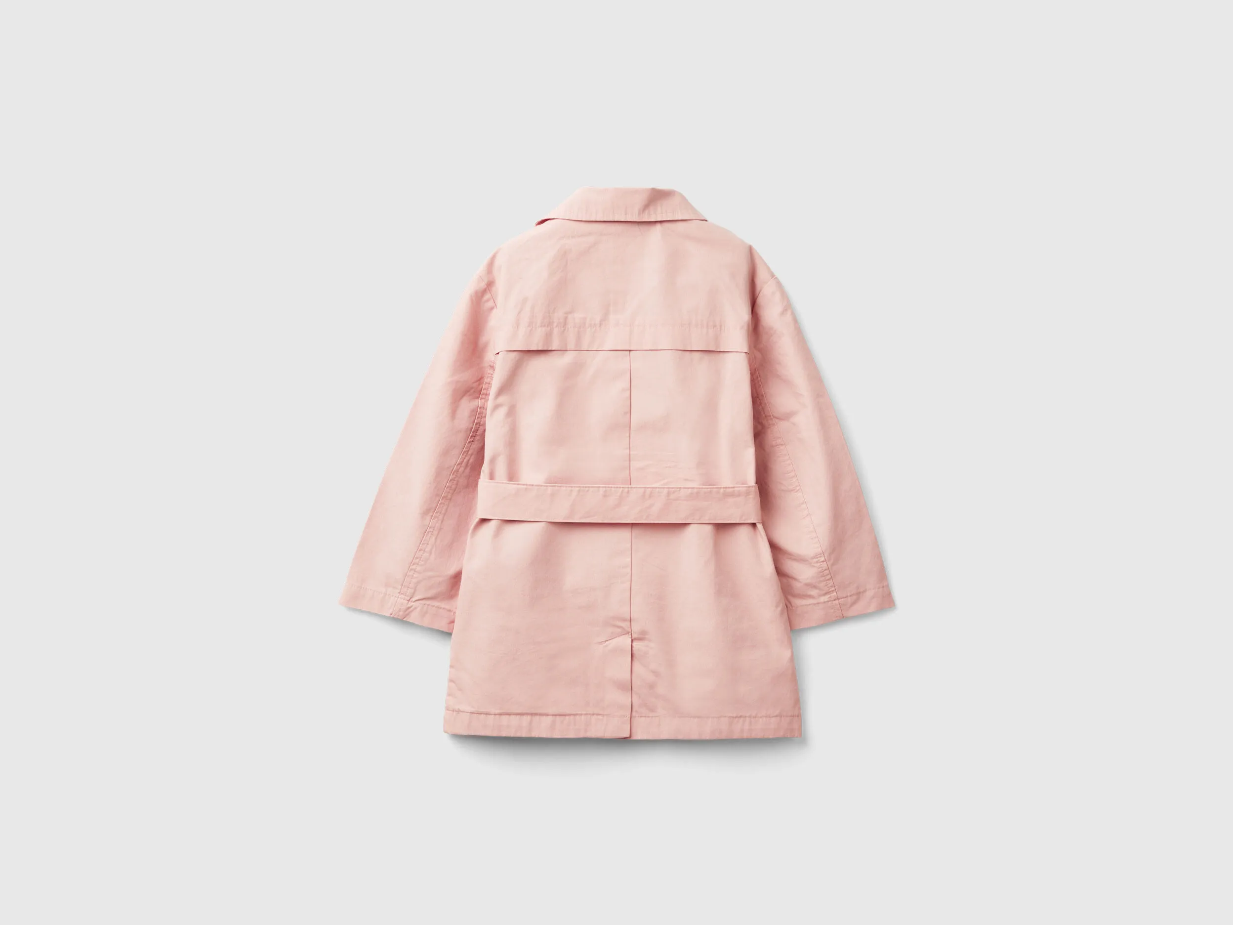 Gabardina con botonadura doble