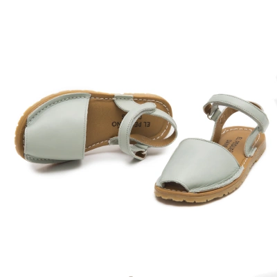 Menorquinas piel con velcro