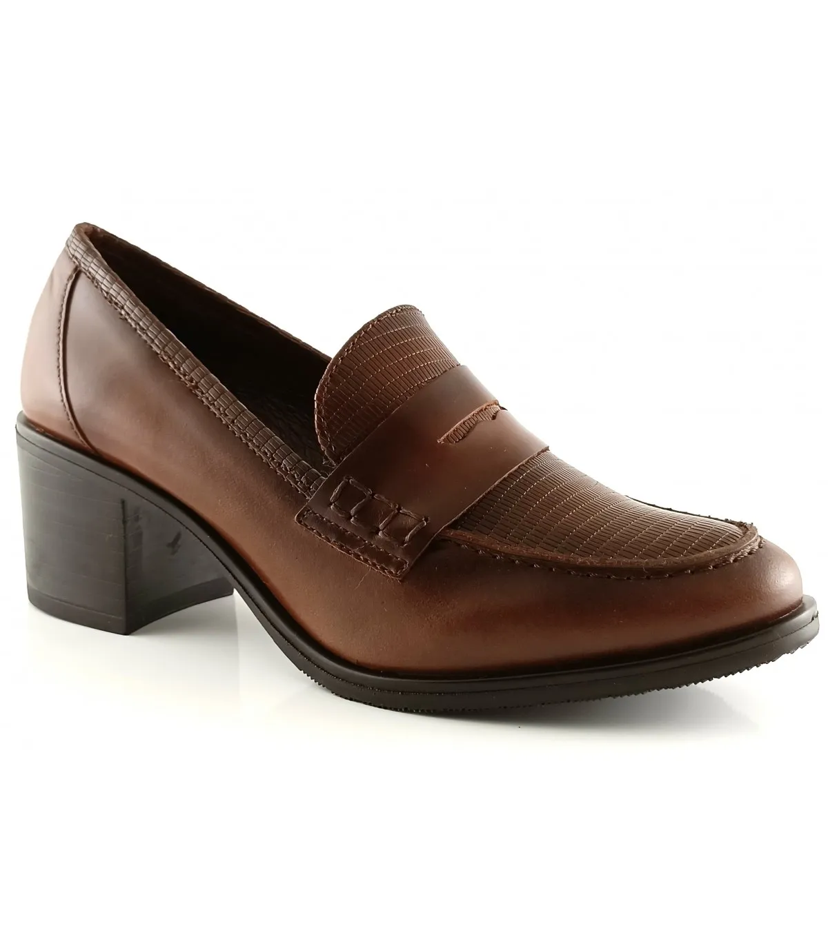 Mocasín en color cognac combinado con tejus