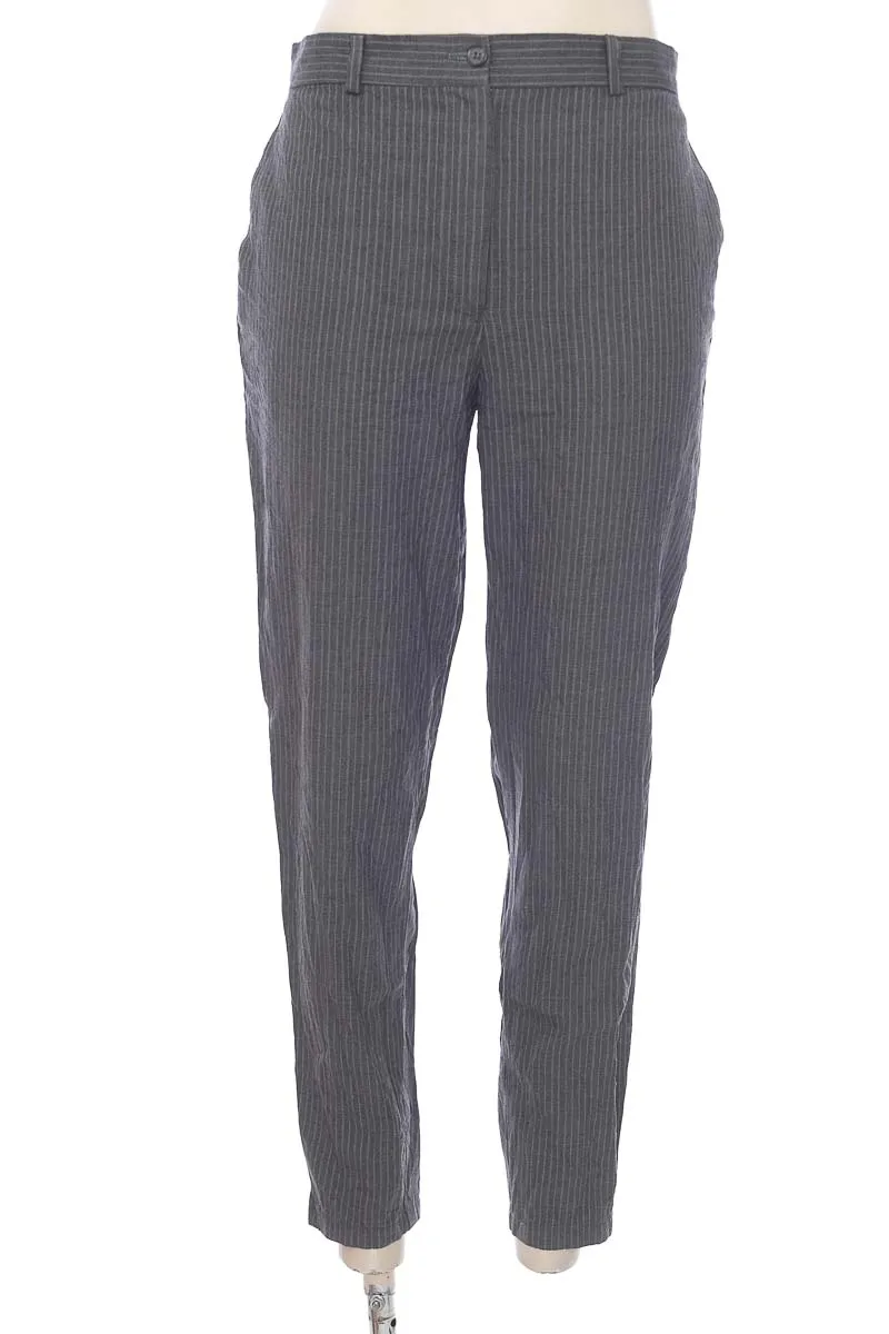 PANTALóN COLOR GRIS  CLOSEANDO