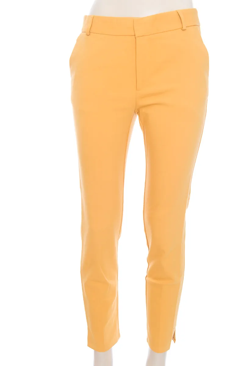 PANTALóN COLOR MOSTAZA  STRADIVARIUS