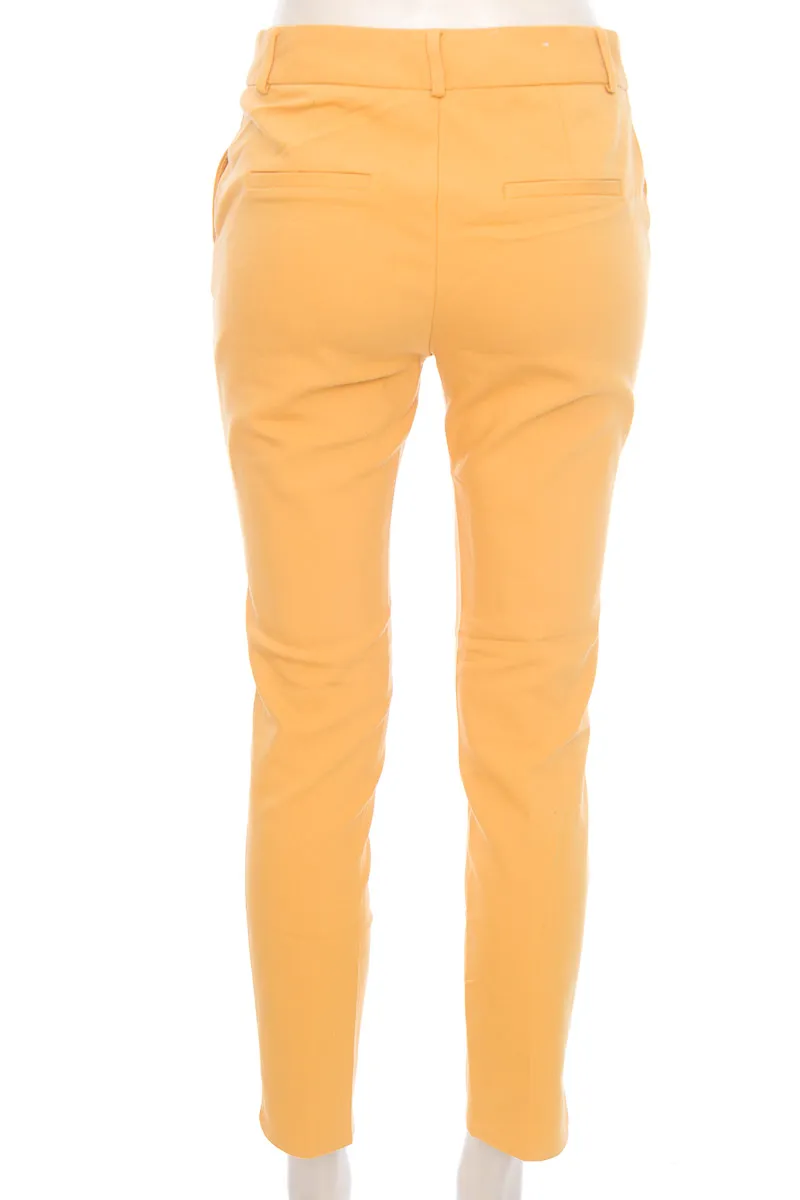 PANTALóN COLOR MOSTAZA  STRADIVARIUS