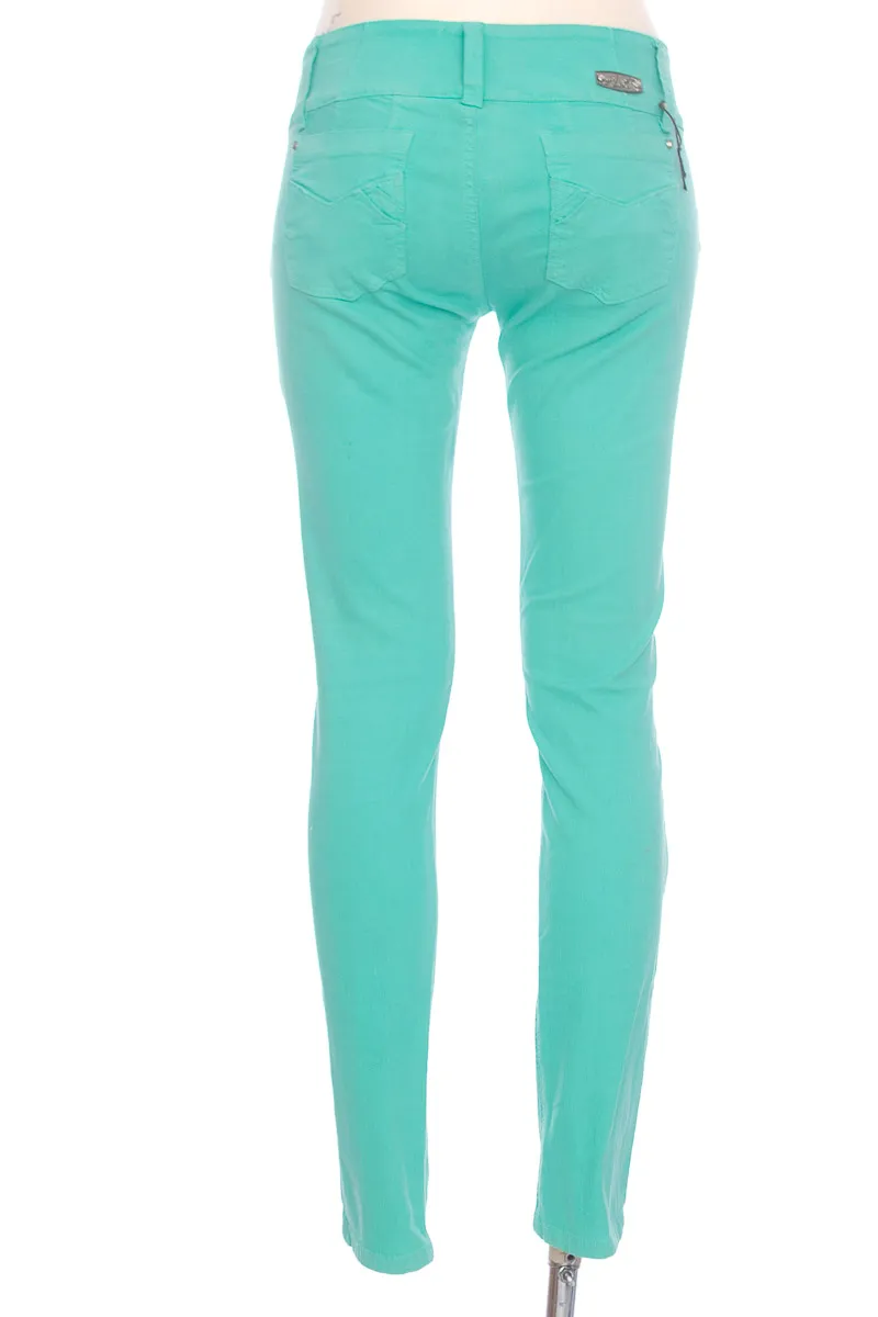 PANTALóN COLOR VERDE  LAR