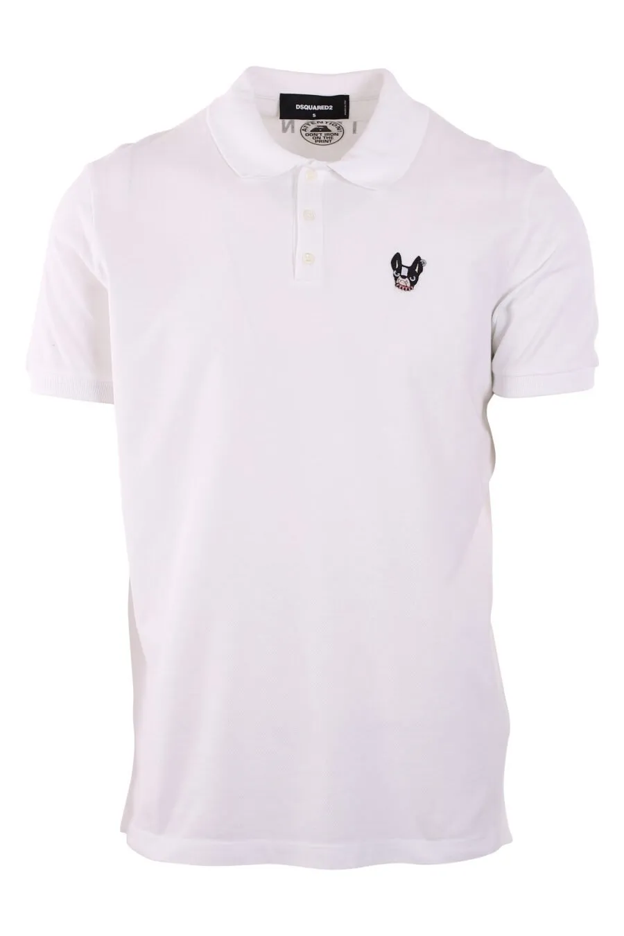 Polo blanco con logo perro pequeño