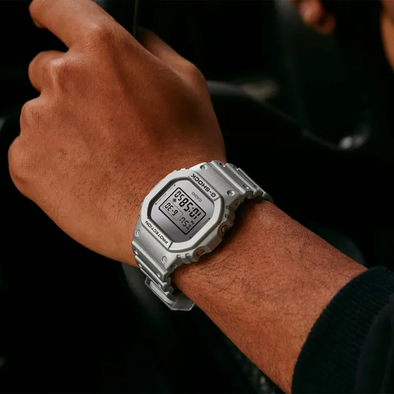RELOJ CASIO GSHOCK SERIE DW5600FF8ER