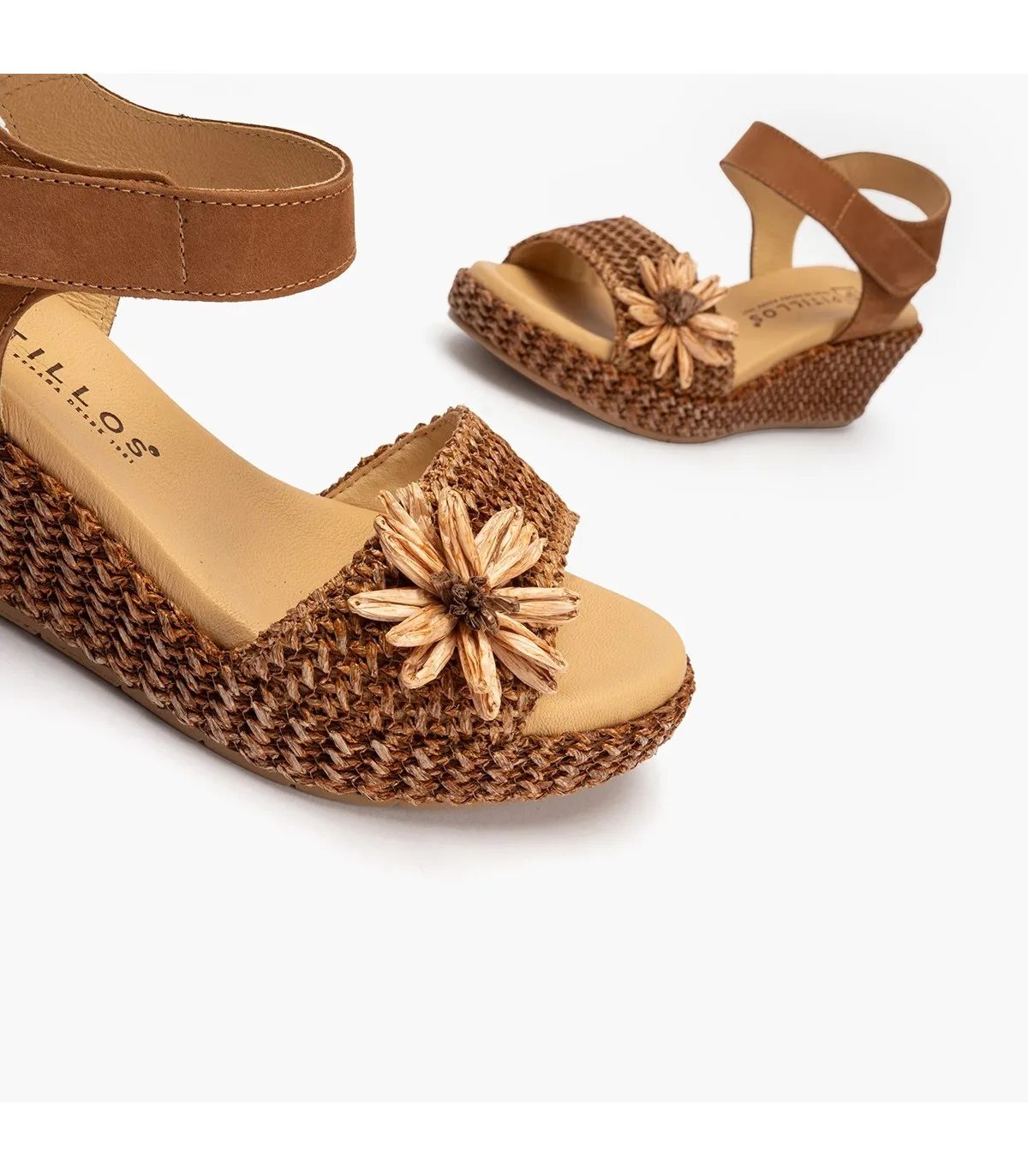 Sandalia de mujer con adorno flor MARRON CLARO