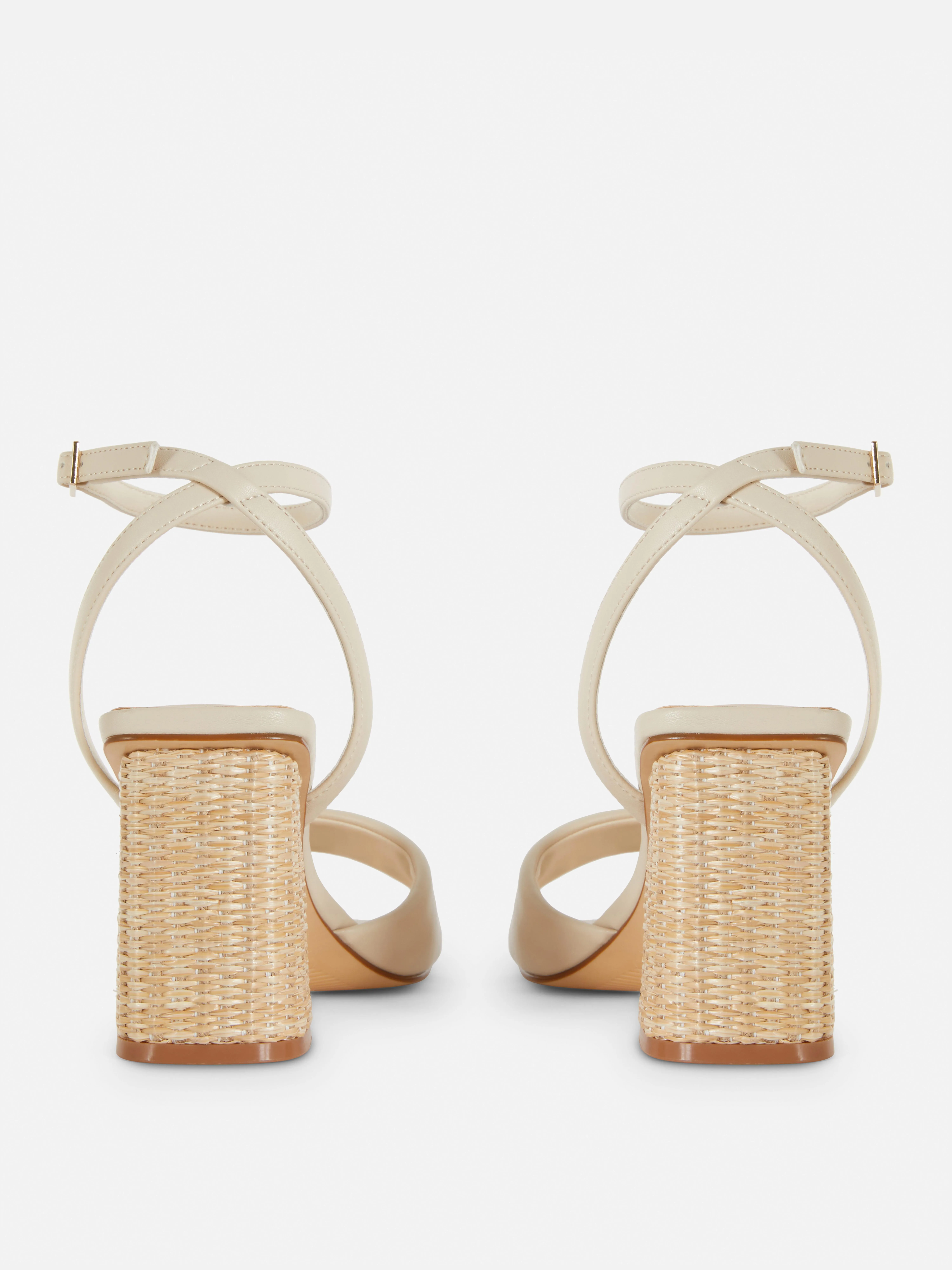 Sandalias de tacón de rafia de horma ancha