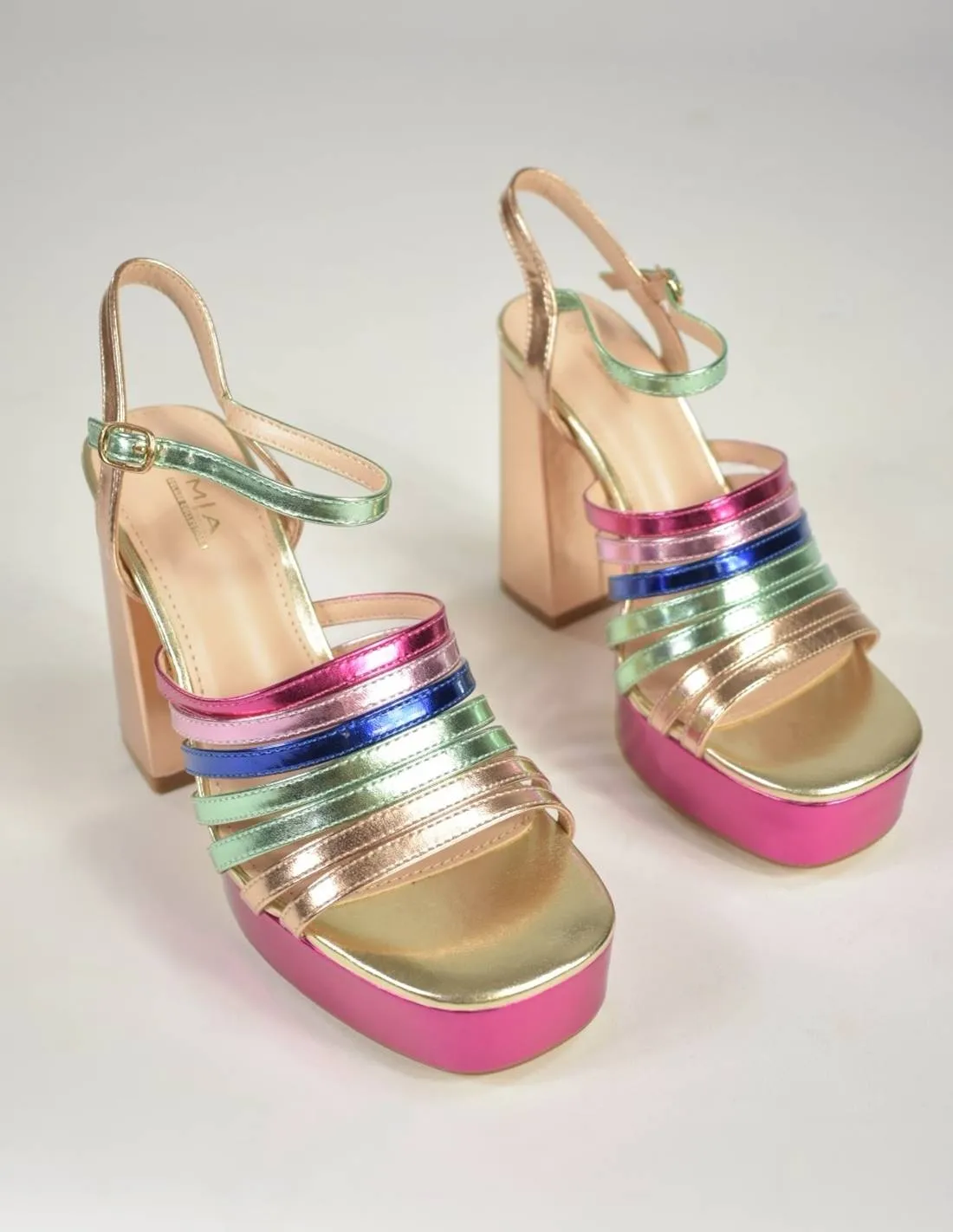 Sandalias doradas multicolor