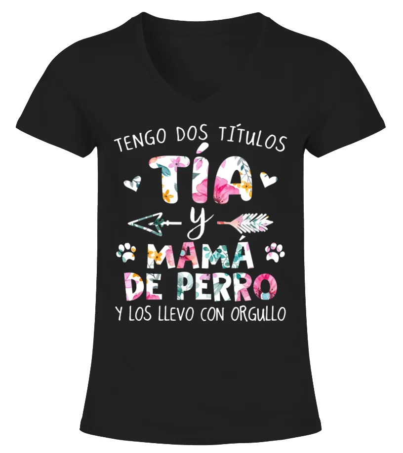 Tengo dos títulos tía y mamá de perro y los llevo con orgullo Camiseta cuello pico Mujer