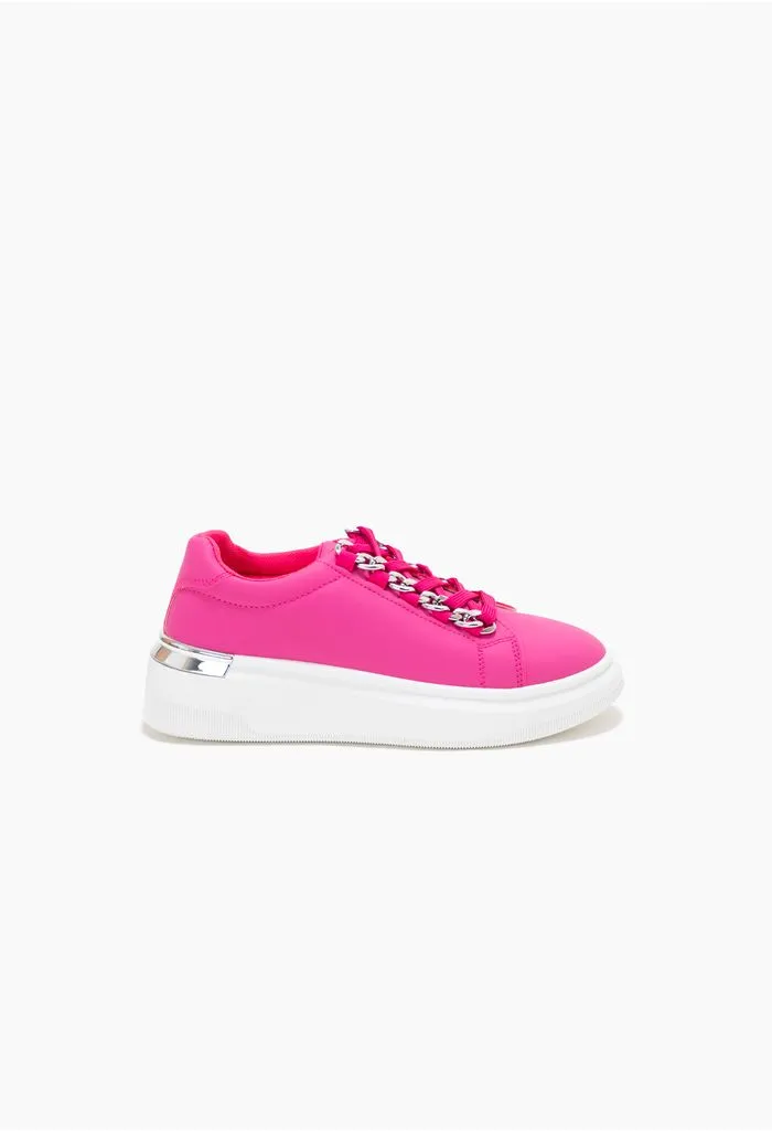 Tenis  con cadenas en cordones