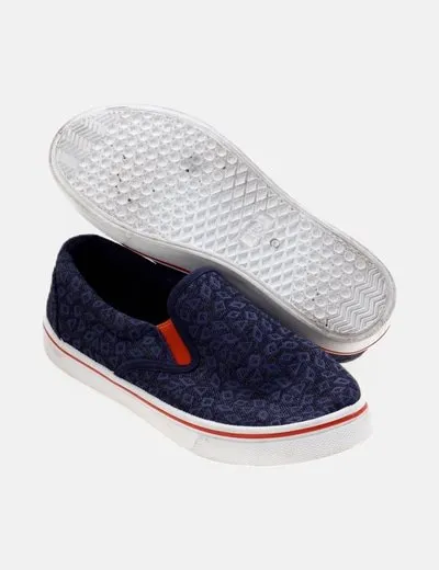 UP Zapatilla azul estampada