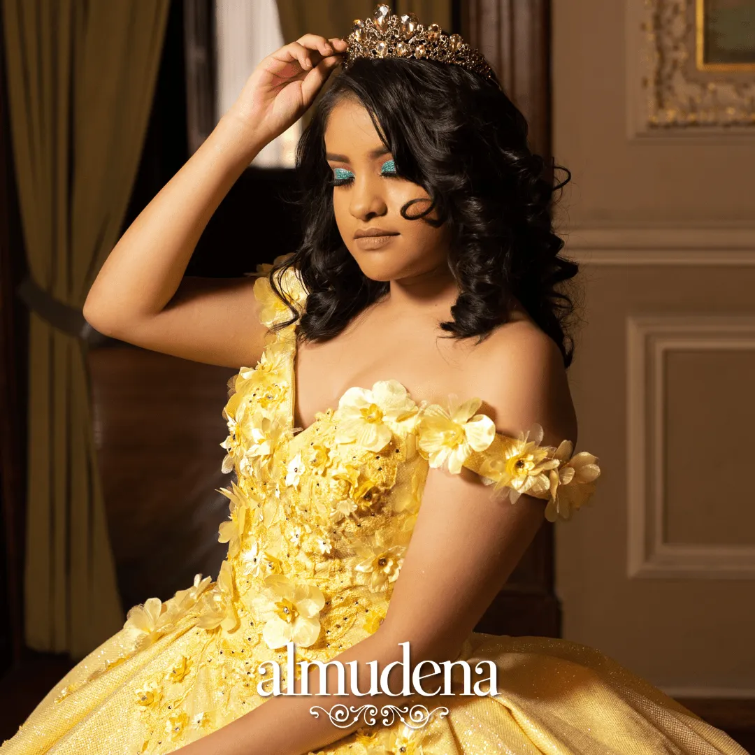 Vestido para Quinceañera Amarillo con Flores