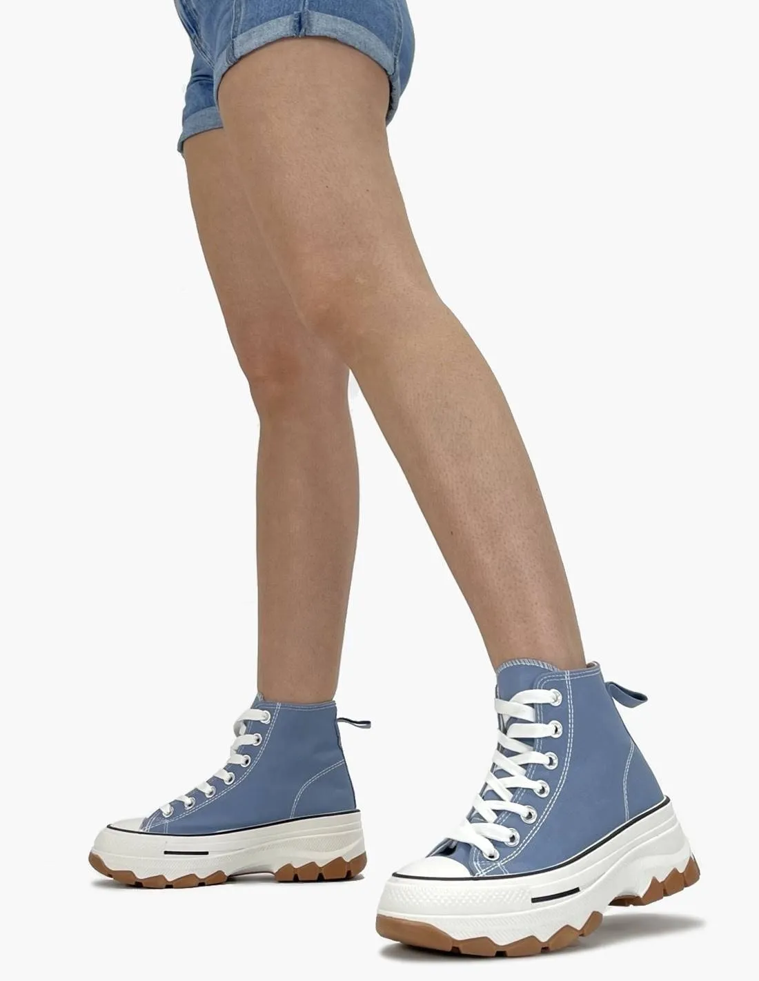 Zapatilla azul denim abotinada