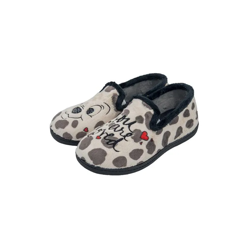 Zapatillas casa cerradas con sistema plumaflex de comodidad con dibujo perro dálmata y sus manchas
