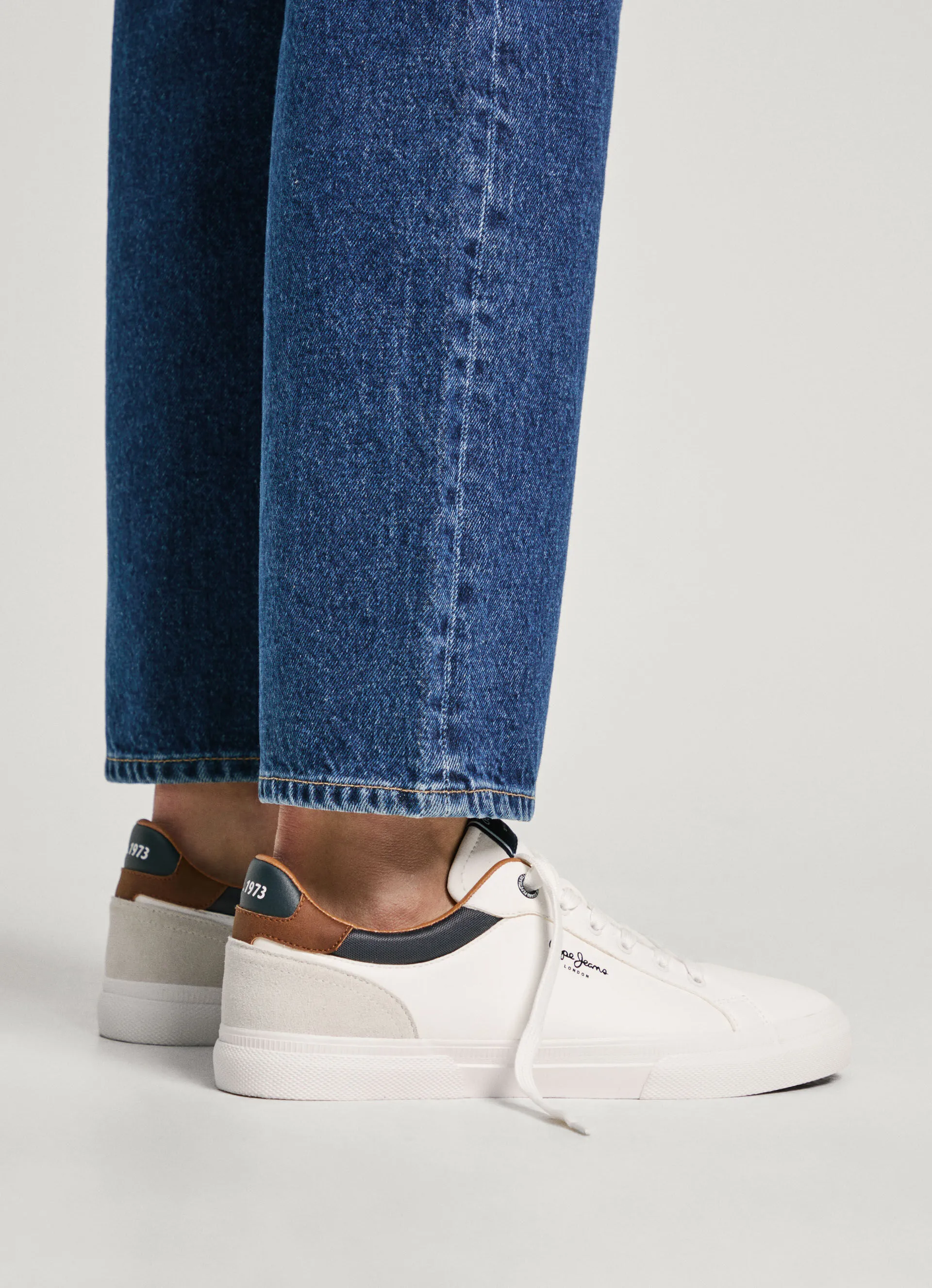 zapatillas clásicas detalles ante
