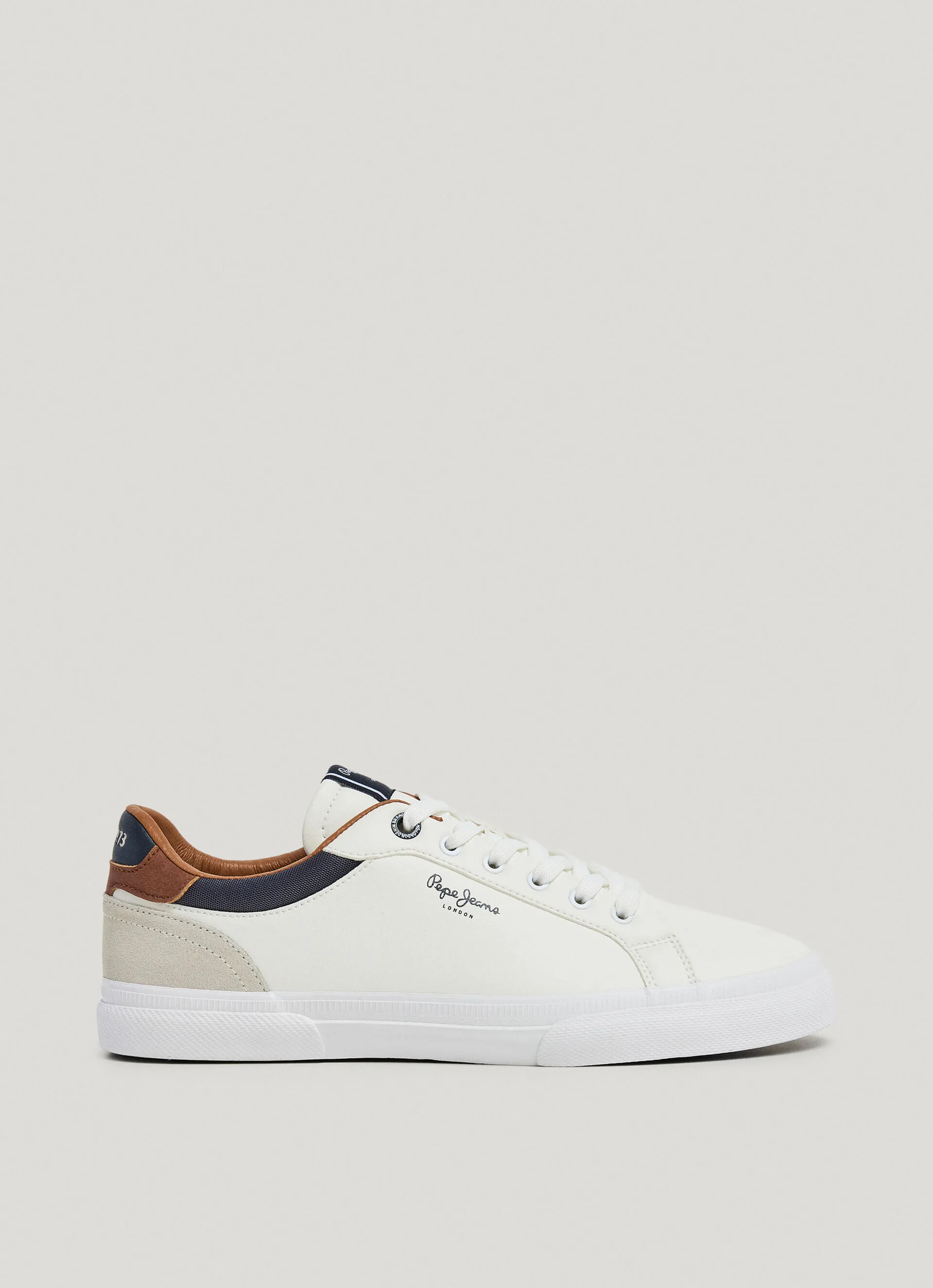 zapatillas clásicas detalles ante