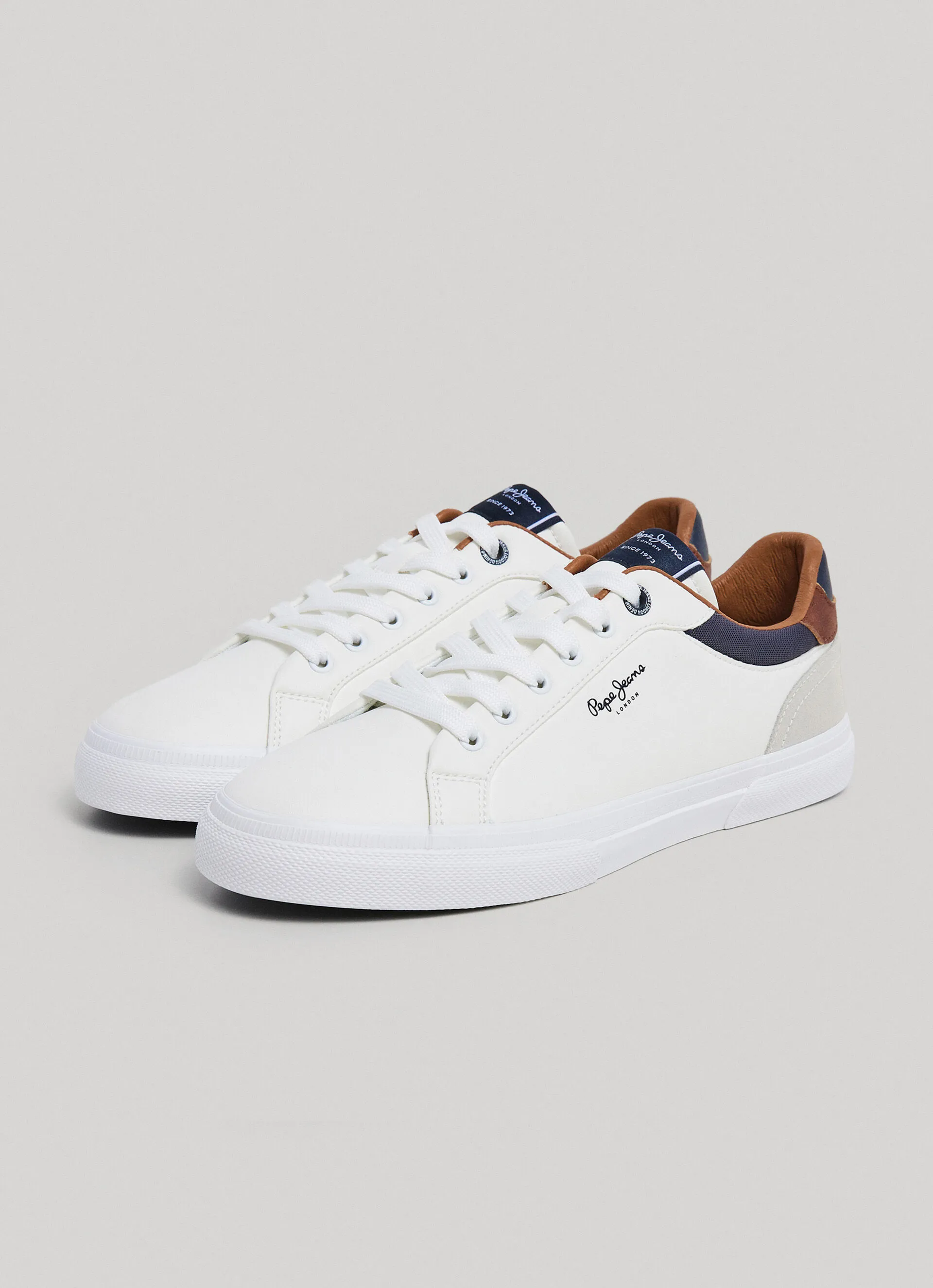 zapatillas clásicas detalles ante