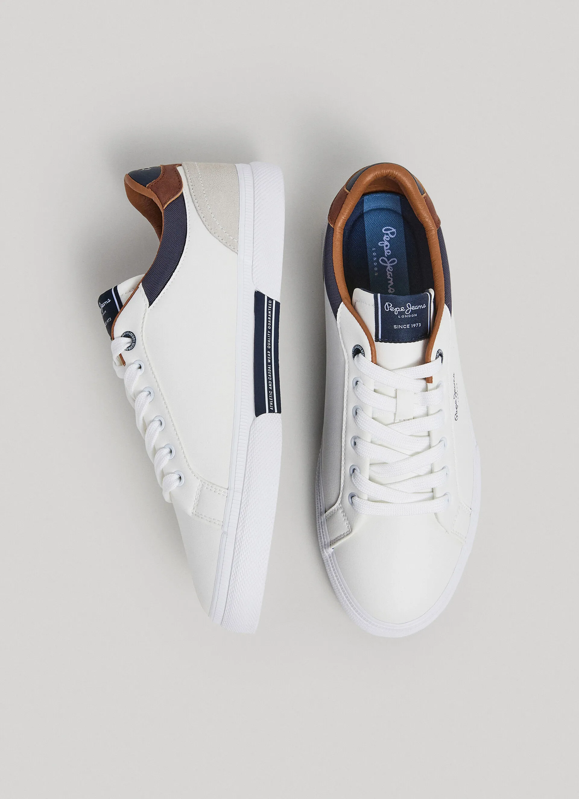 zapatillas clásicas detalles ante