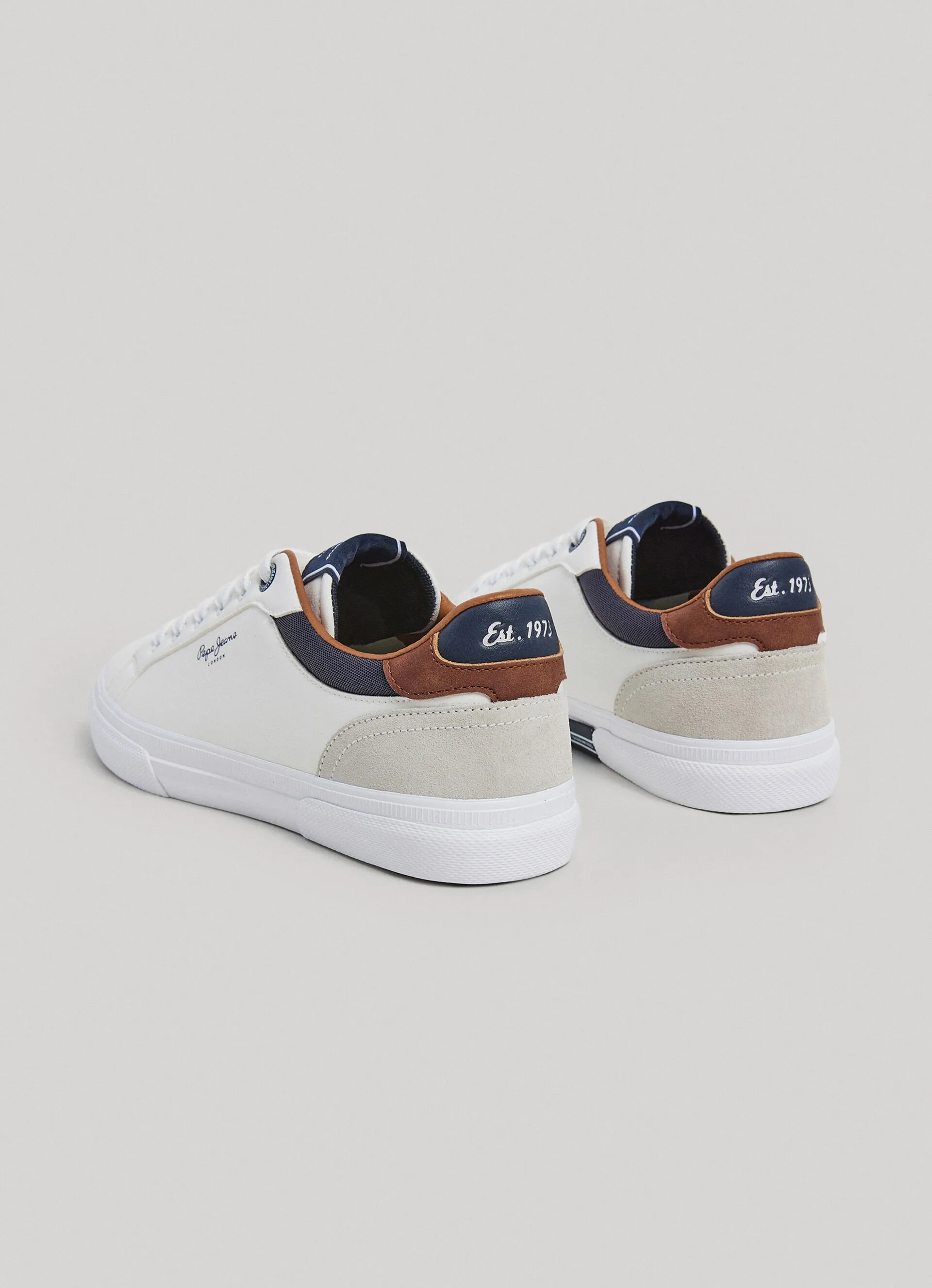 zapatillas clásicas detalles ante