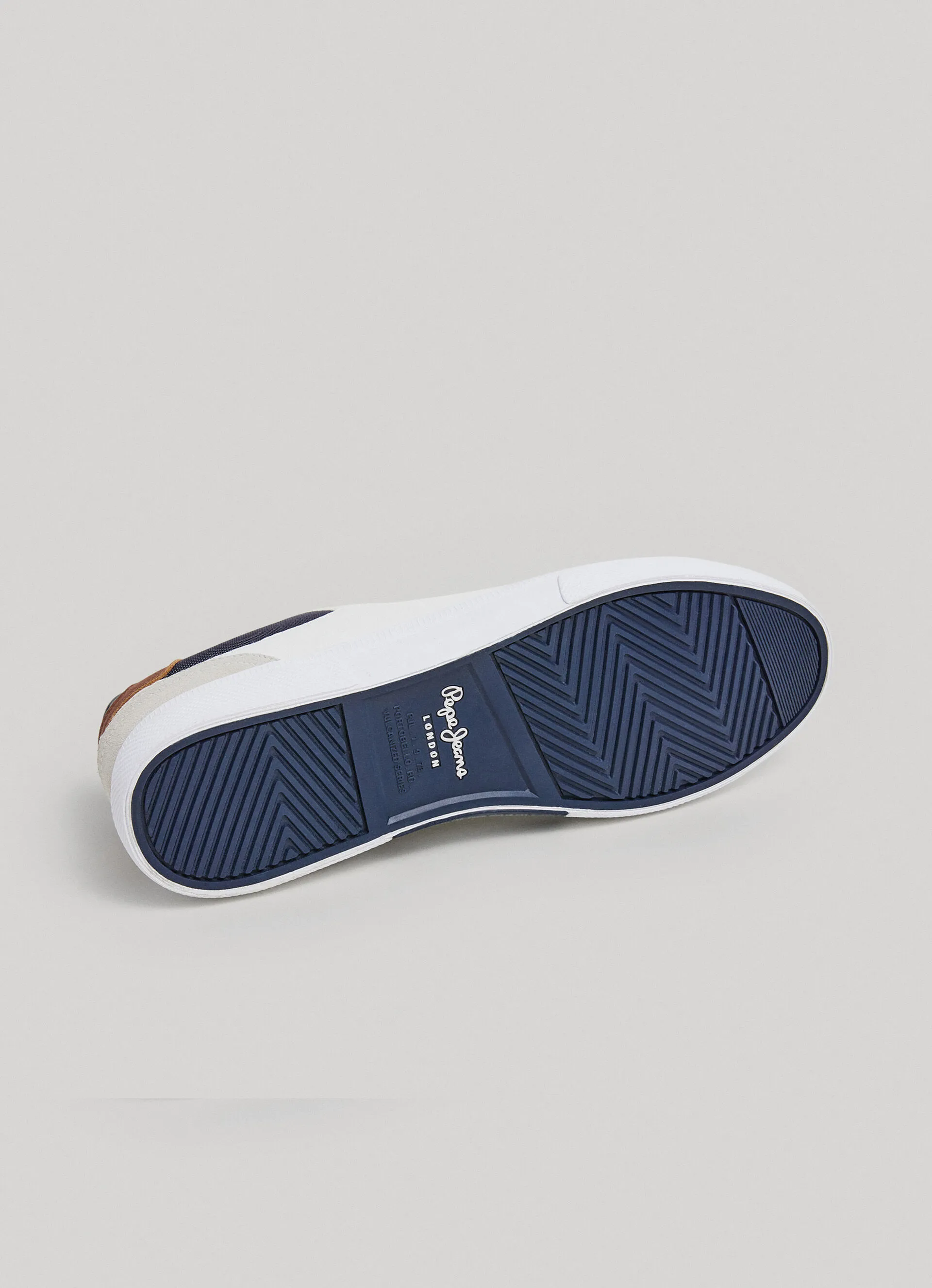zapatillas clásicas detalles ante