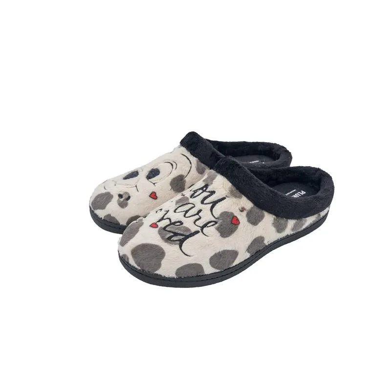 Zapatillas de estar en casa marca plumaflex con pantilla de gel y dibujo de un perro dálmata y sus manchas