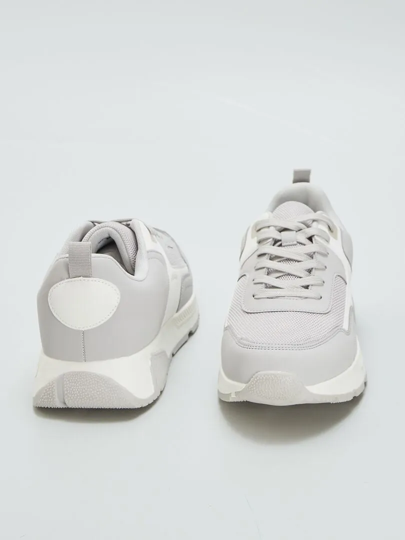 ZAPATILLAS DE MALLA TRICOLORES  GRIS