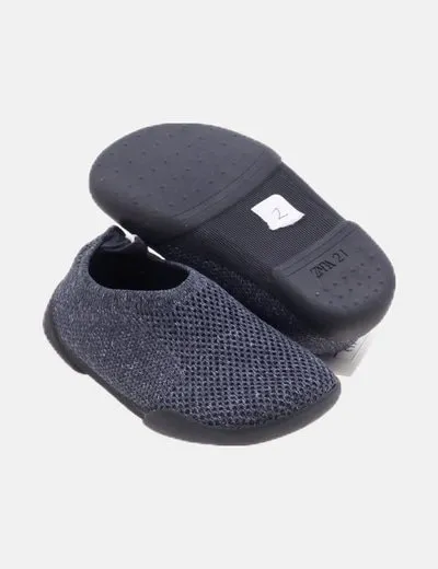 Zara Zapatilla azul básica
